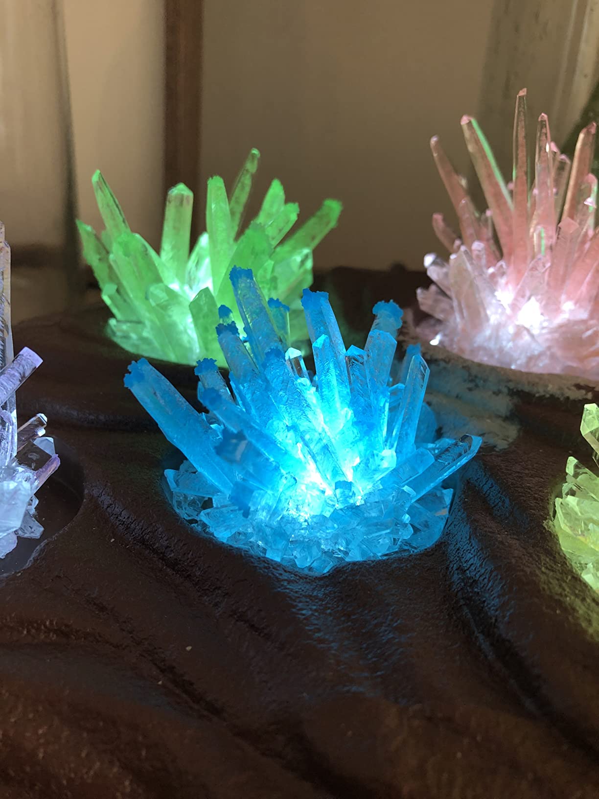 National Geographic Mega Crystal Growing Kit with 6 Crystals for Kids 8-12 | Glow-in-the-Dark Crystal, Light-Up Night Display, 5 Additional Colors, Real Crystal Specimens, Science Kit, Birthday Gift customer photo 1