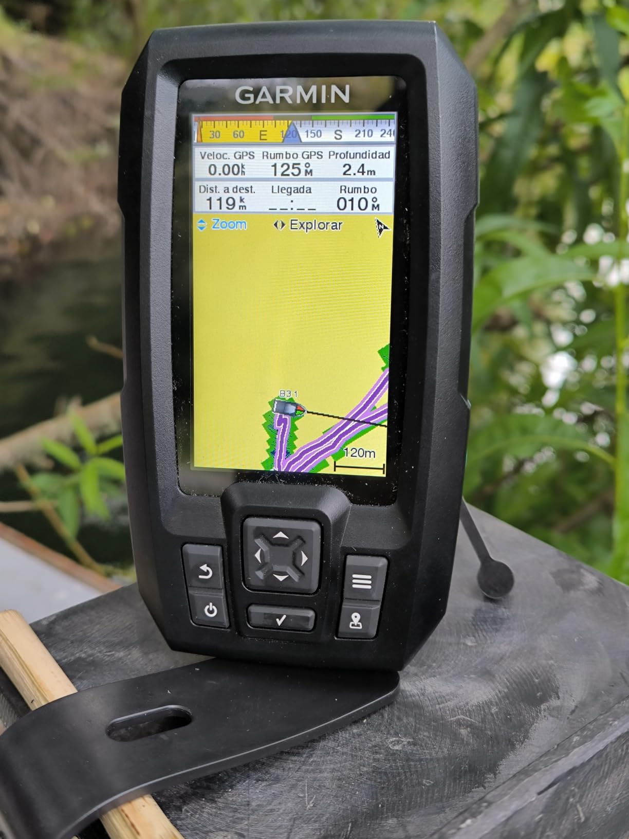 Garmin Striker Vivid 4cv Fishfinder with Transducer - 4-inch LCD Display - Easy-to-Use Scanning Sonar - Color Palettes customer photo 1