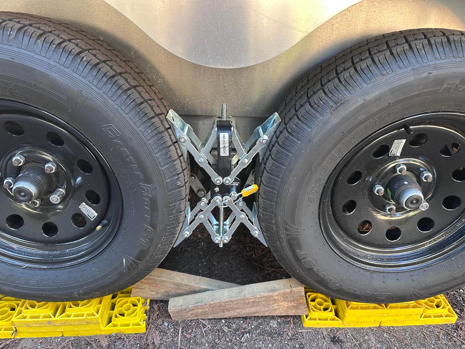 X-Shaped RV Stabilizer Wheel Chock (Allow Drill Adjust) Dual Axel RV Travel Trailer Camper Tire While Camping -2 Pack customer photo 1