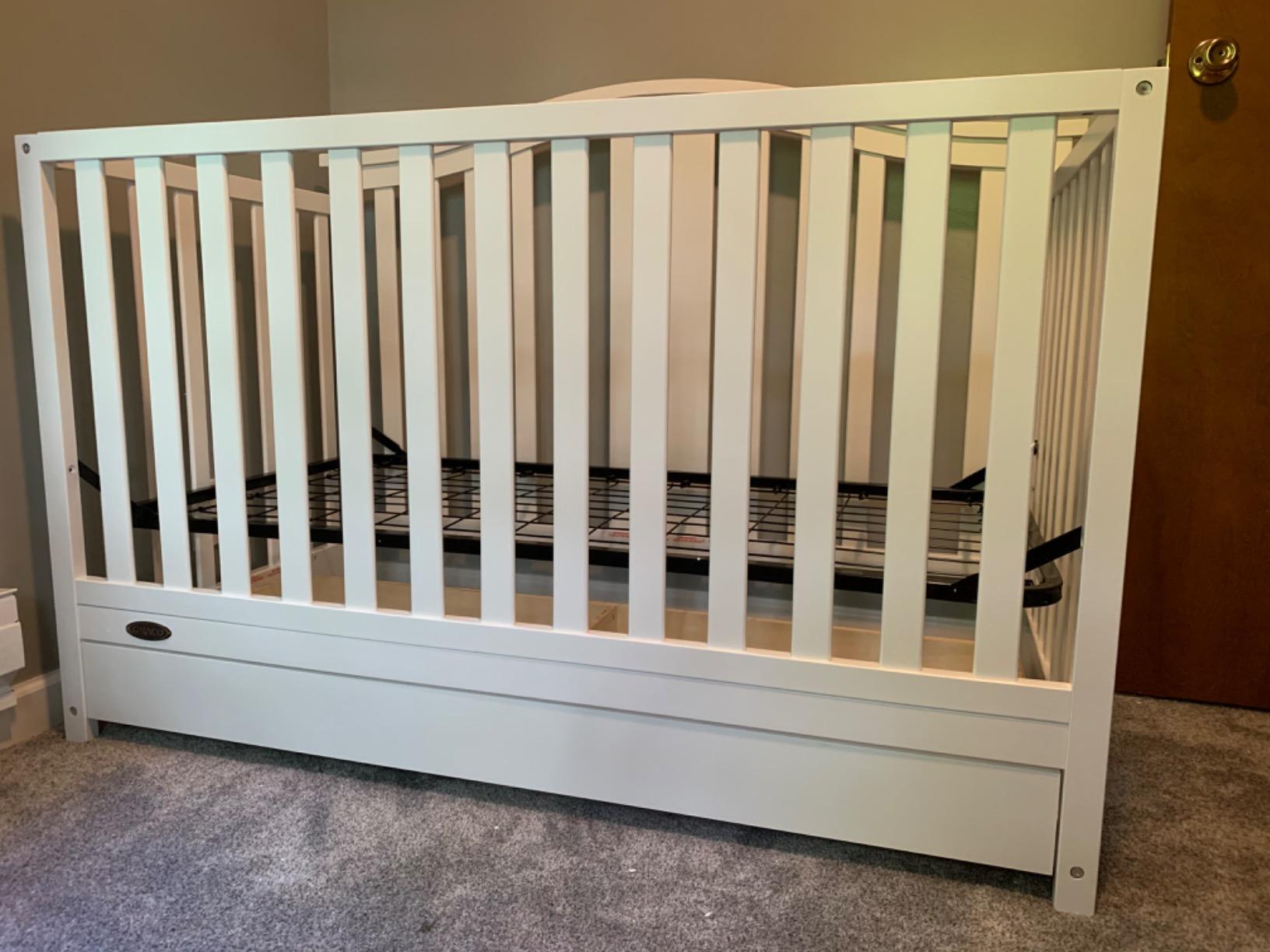 Graco Solano 4-in-1 Convertible Crib with Drawer, Pebble Gray customer photo 2