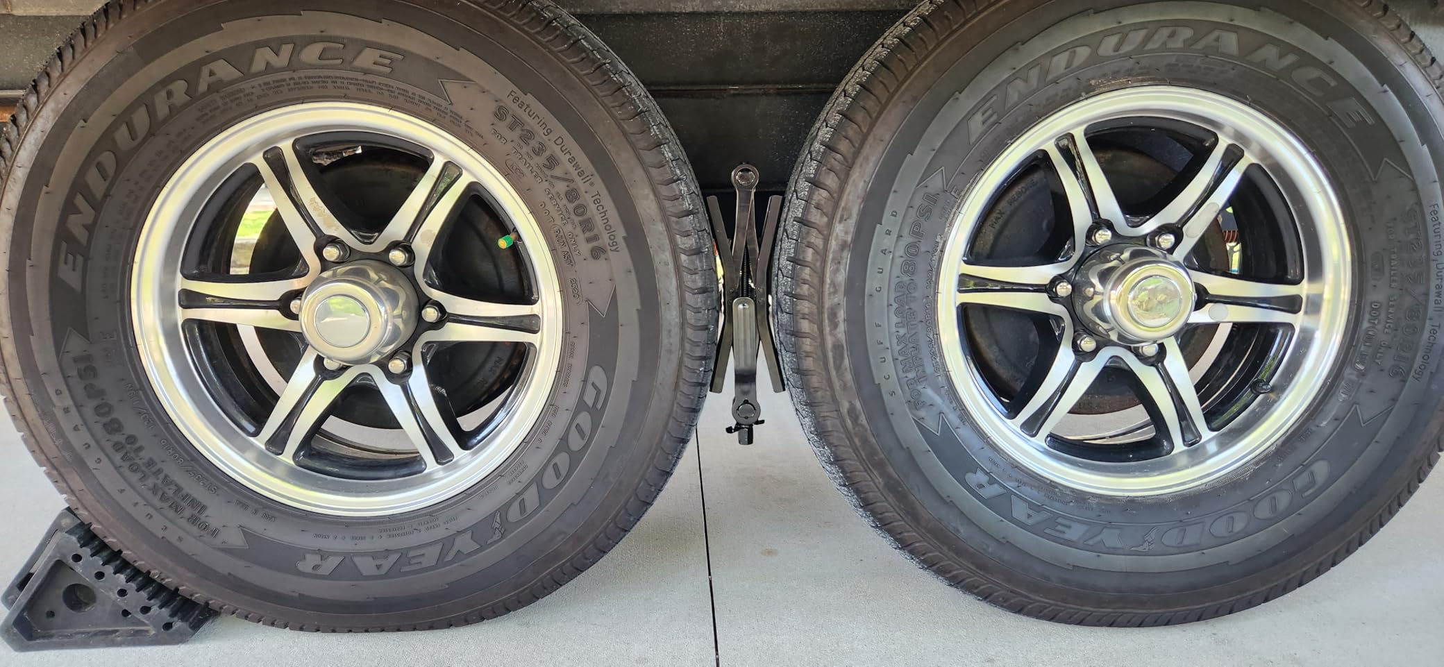Camper Wheel Chock Stabilizer 2 Sets, Double Speed Heavy Duty Truck RV Tire Scissor Locking X Chock, Camper Accessories for Travel Trailers Tire Chalks, Anti Rust Coating, Fit for 3.5” to 12” customer photo 2
