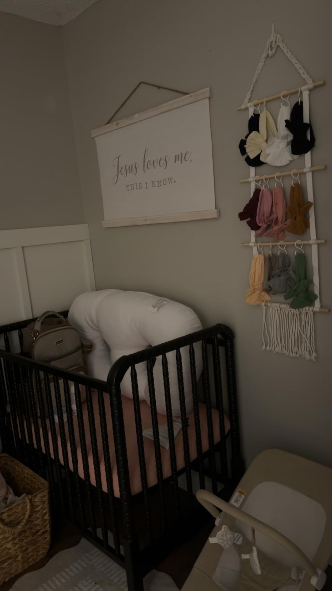DaVinci Jenny 3-in-1 Convertible Mini Crib, GREENGUARD Certified, Ebony customer photo 2