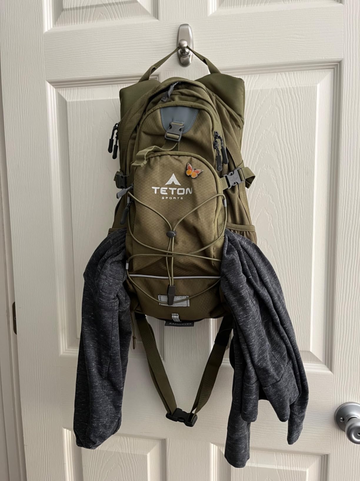 Teton Oasis/Trailrunner Hydration Backpack – Lightweight Water Pack with 2L/3L Bladder for Hiking, Running, Cycling, Biking 18L/22L Sizes – Sewn-in Rain Cover – Fits Men and Women customer photo 1