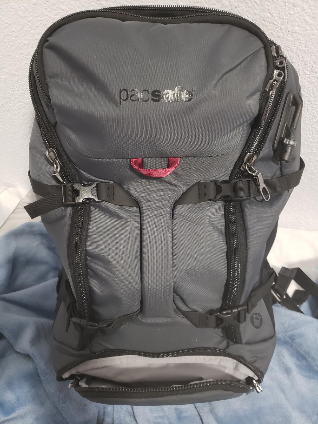 Pacsafe Venturesafe EXP35 Anti Theft Travel Backpack, Black customer photo 1