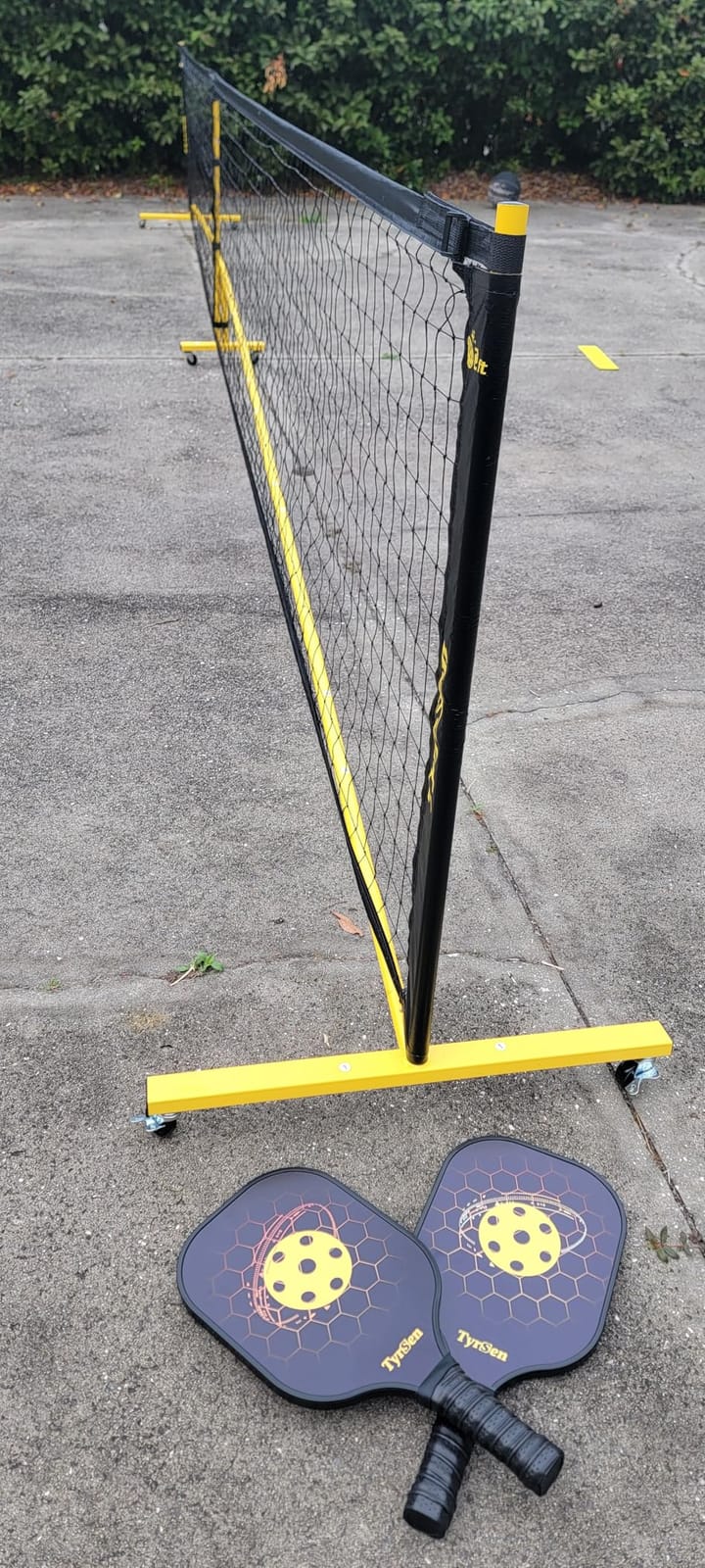 Pickleball Net Set, Pickleball Net on Wheels for Driveway Backyard, 22FT Regular Size, 4 Pickleball Paddles & 6 Balls, 12 Court Markers, 1 Carry Bag, Pickleball Set for Indoor Outdoor Play customer photo 2