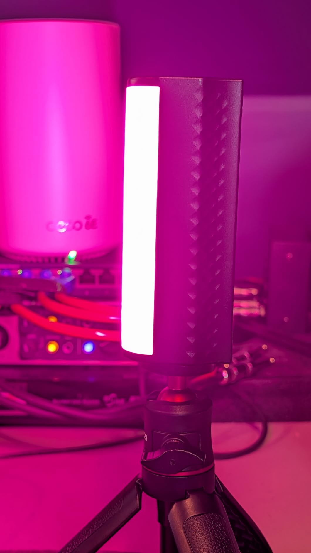 NEEWER Basics Magnetic Handheld Light Wand 360° Full RGB Mini LED, TL96RGB customer photo 2