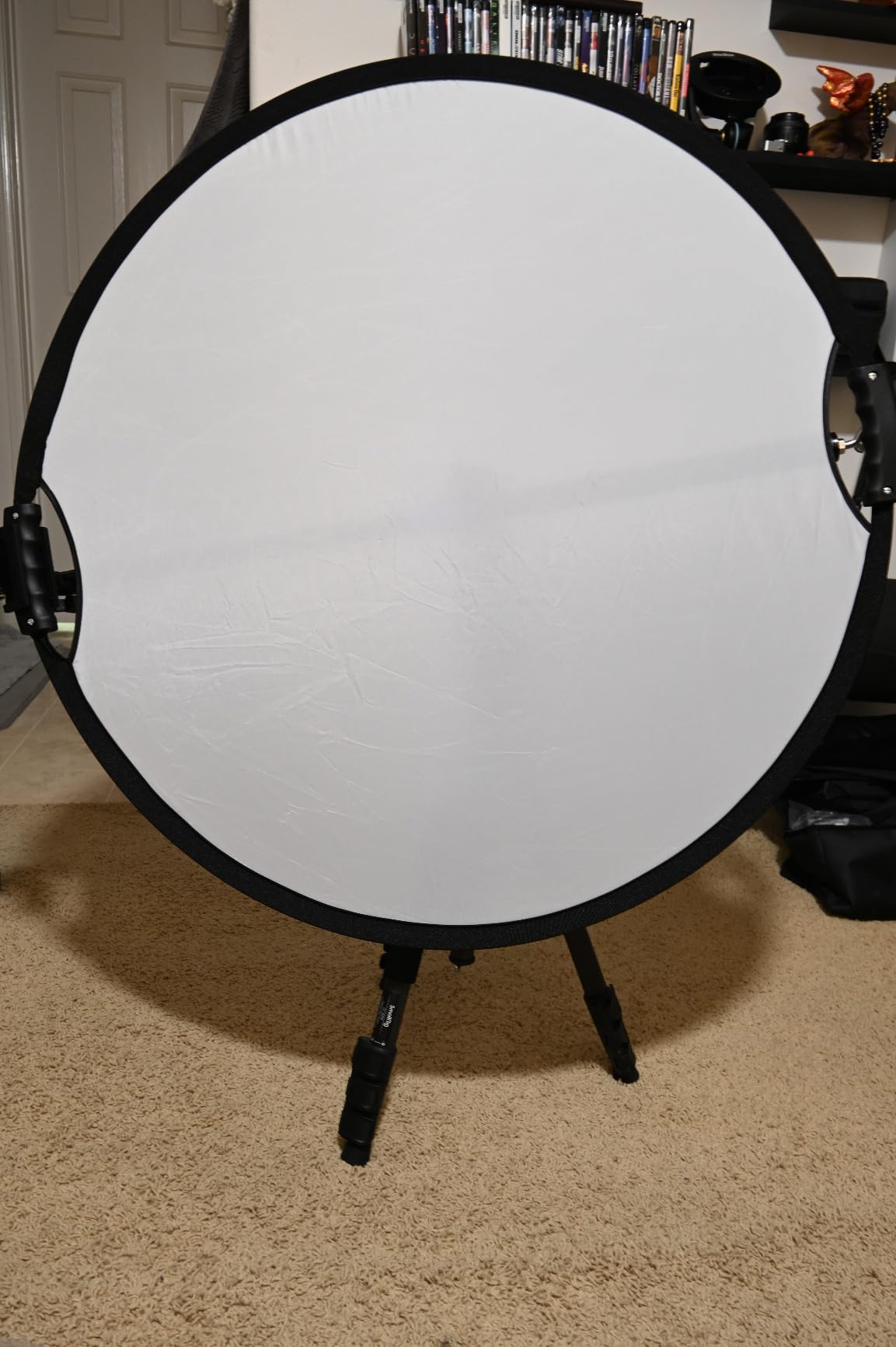 WELLMAKING 43'' Reflector Photography with Tilt Adapter for Studio Outdoor | 110cm 5-in-1 Light Reflector, Foldable with Carrying Bag, Portable Setup, Premium Coating, Translucent Silver Gold White Black customer photo 2