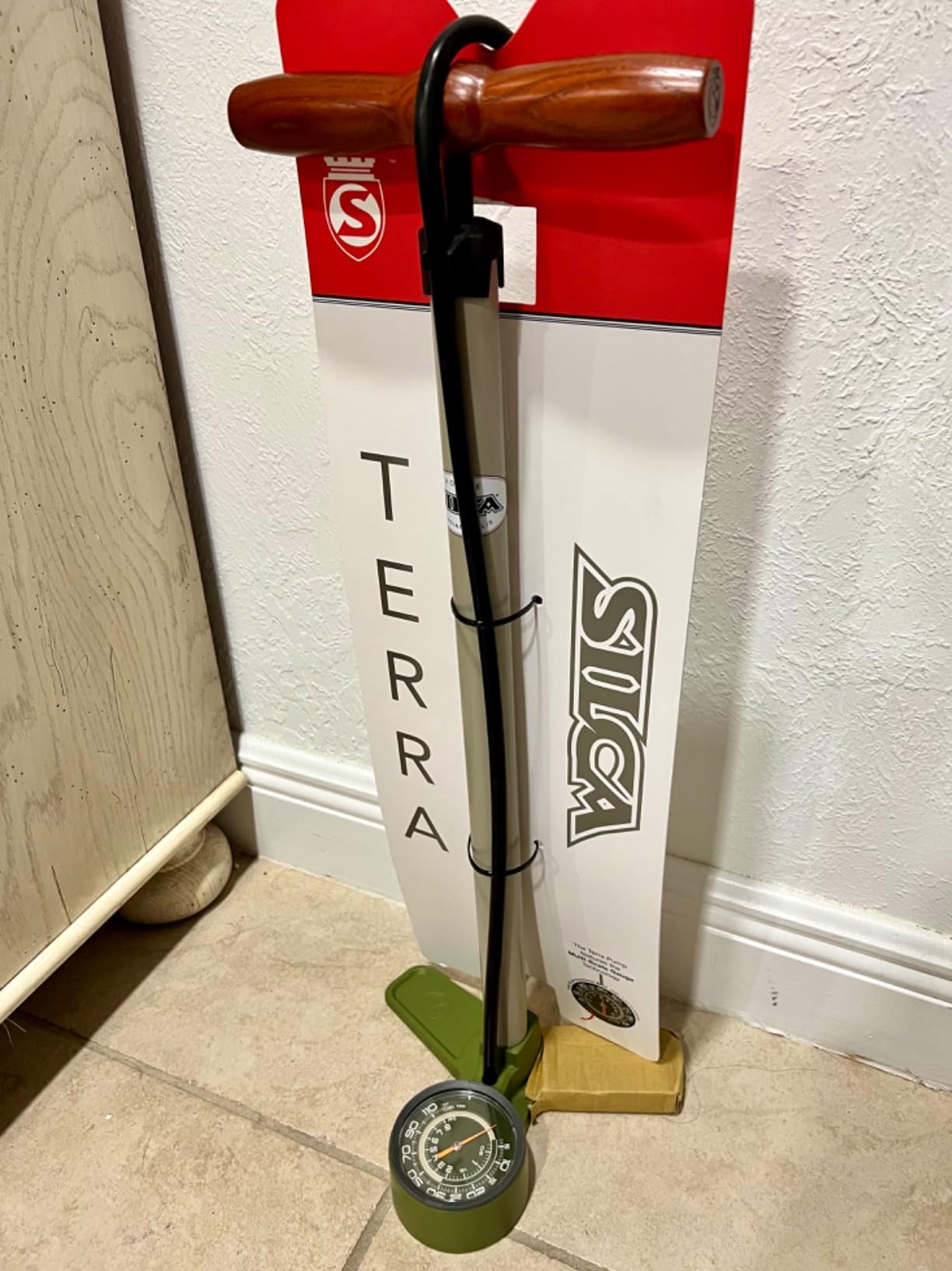 SILCA Terra Bike Floor Pump with Steel Construction, Wood Handle, 120psi customer photo 1