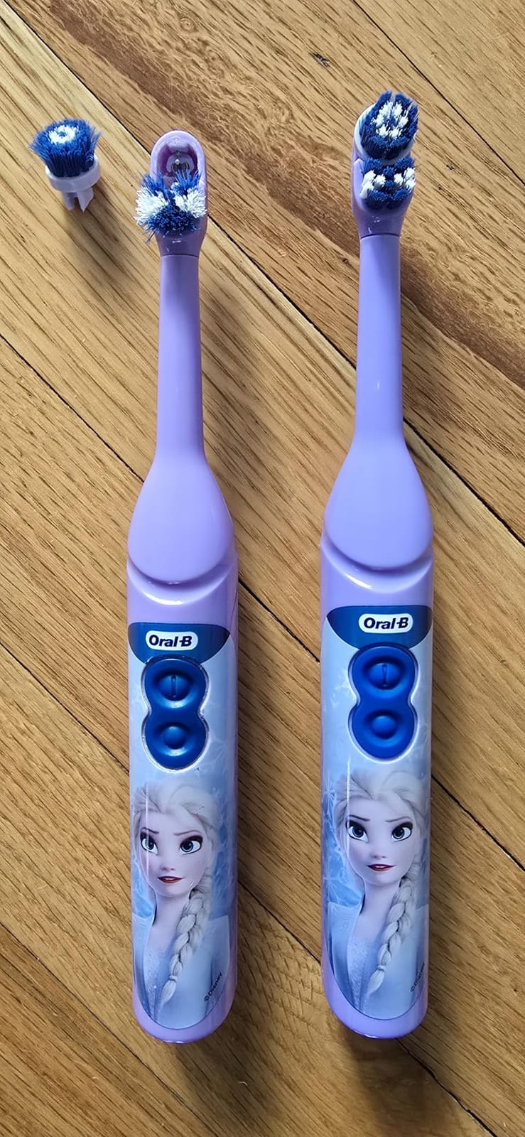 Oral-B Kid's Battery Toothbrush Featuring Marvel's Spiderman, Soft Bristles, for Kids 3+ customer photo 2