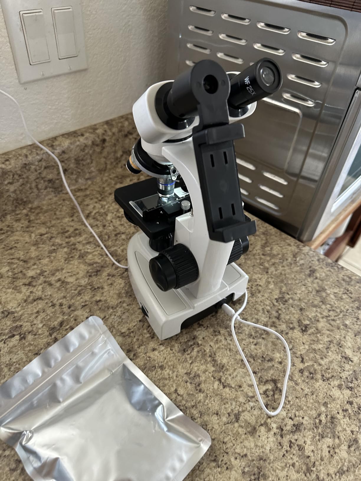 Binocular Compound Microscope 40X-2000X, Research Grade Professional Microscope with Dual Mechanical Stages and Coaxial Coarse/Fine Focus Knobs, Built-in Electronic Eyepieces, Adult Microscope customer photo 2