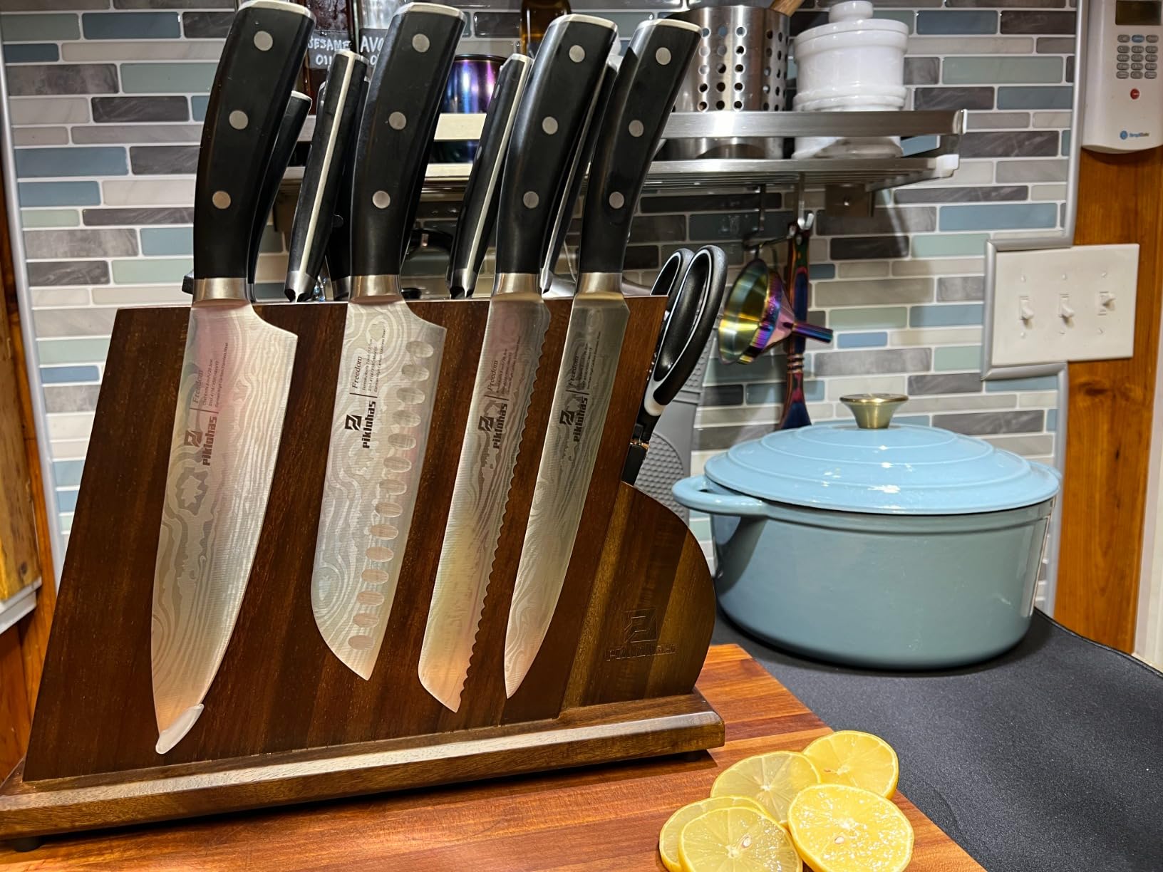 Piklohas Knife Sets for Kitchen with Block, 17 Pieces with Magnetic Knife Holder, German High Carbon Stainless Steel Damascus Pattern Chef Knife Set, Ideal for Gift customer photo 2
