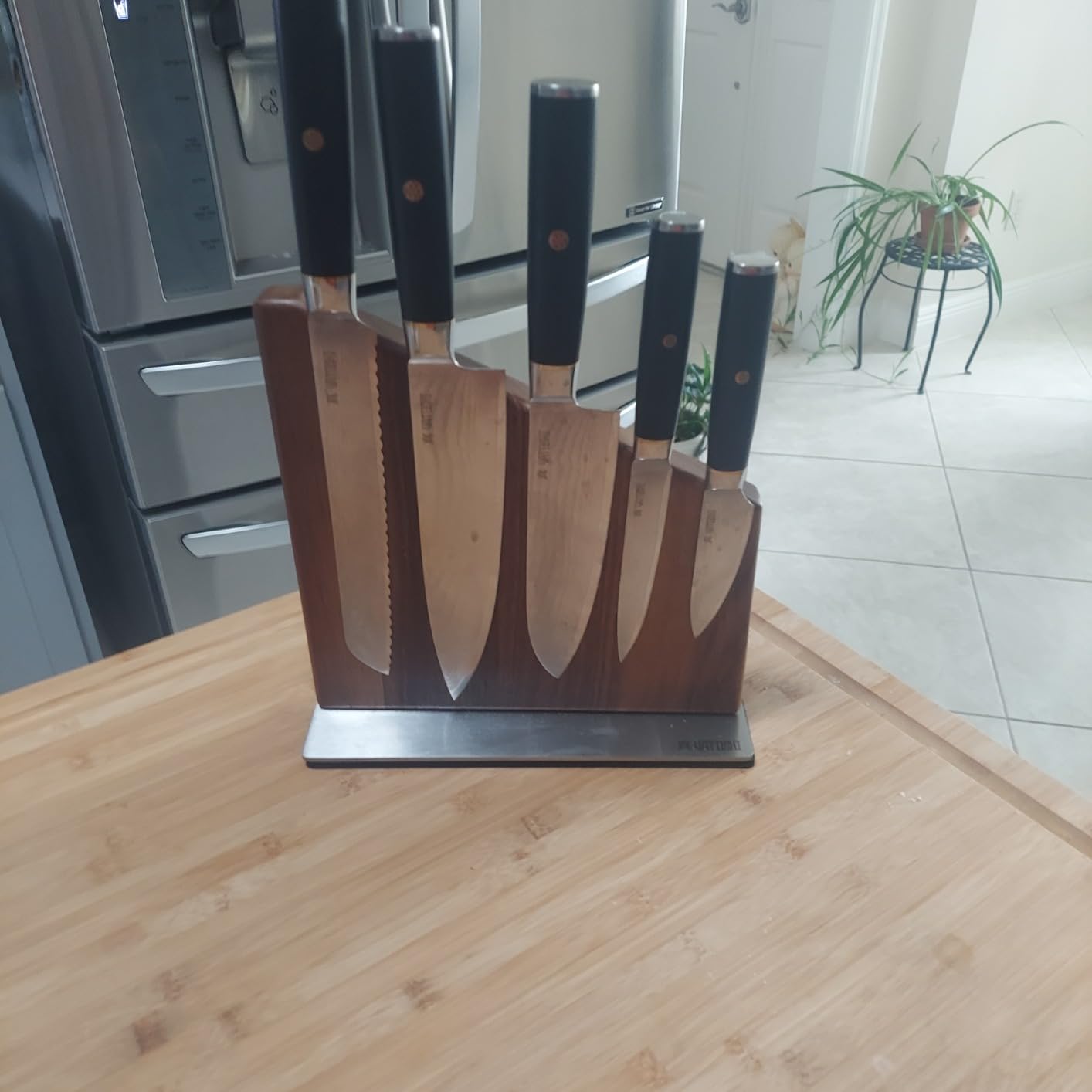Yatoshi Knives Magnetic Kitchen Knife Block Set - Japanese 67 Layer High-Grade VG-10 Steel Knives, Sharp, G10 Handle Professional Kitchen Knife Set - Black Damascus (6 pieces) customer photo 1