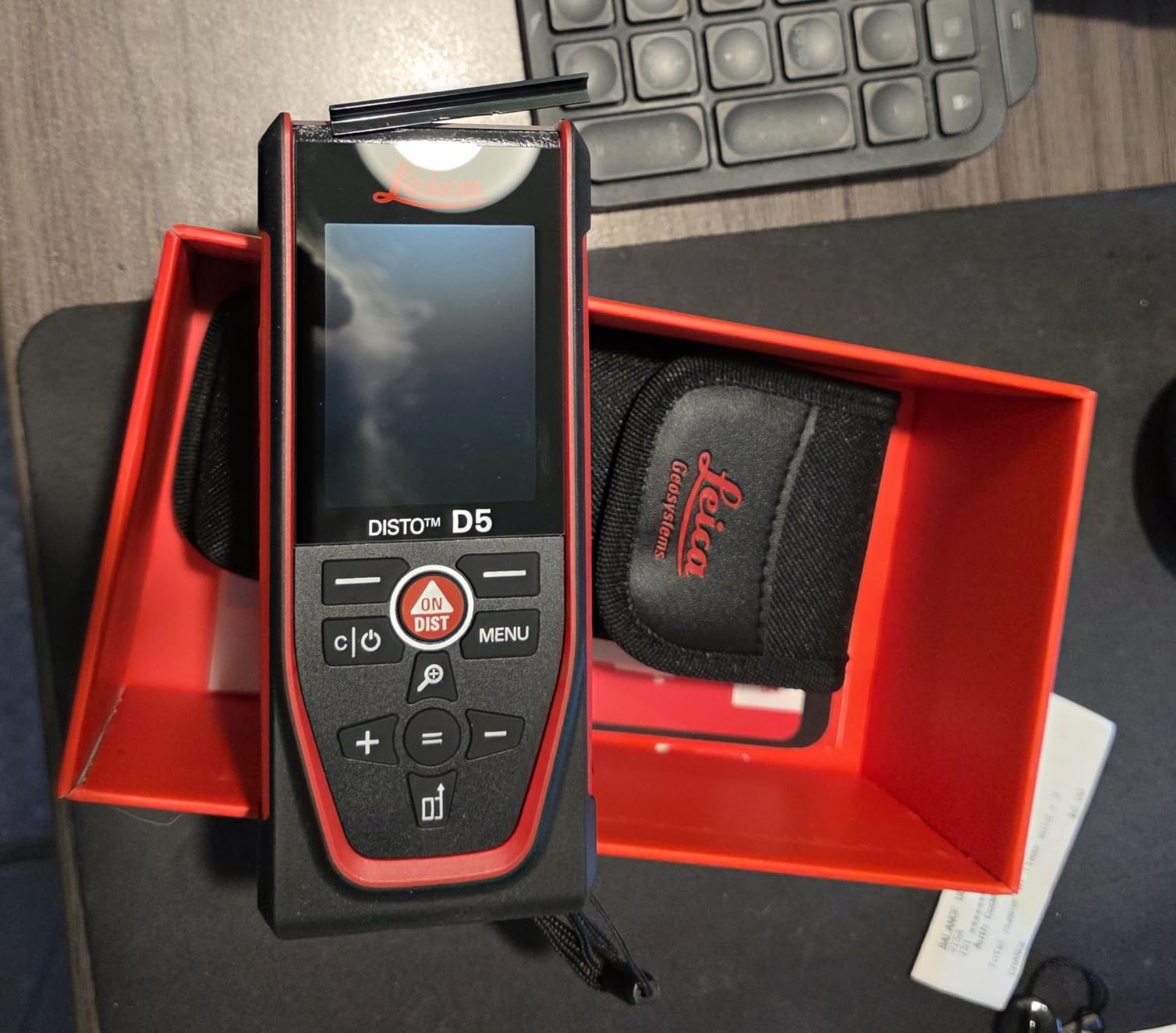 Leica Disto D5 - Range 650ft, Bluetooth, Smart Horizontal, Add/Subtract, Volume, Outdoor Camera viewfinder with 4X Zoom, Intelligent end-piece, Hand Loop, Pouch customer photo 1