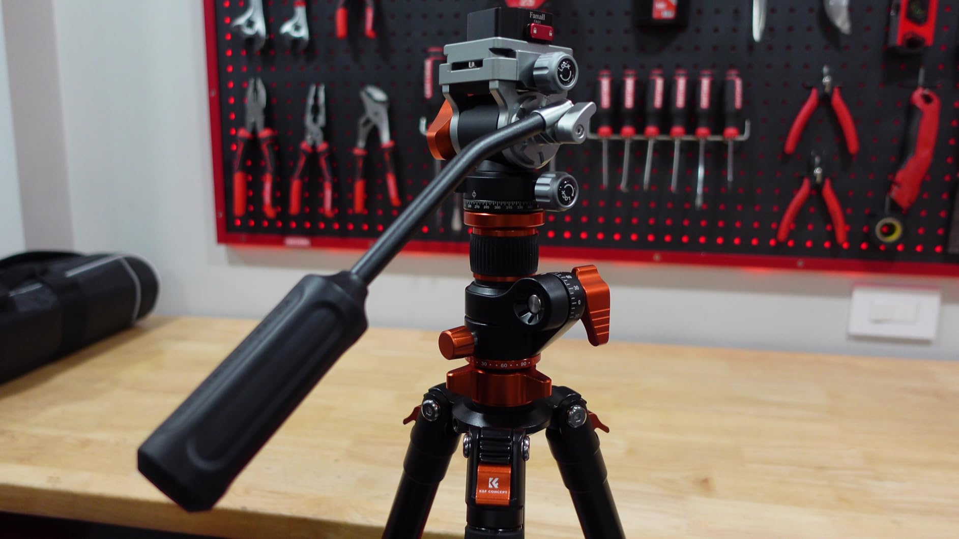 K&F CONCEPT 90''/230cm Horizontal Fluid Head Camera Tripod T254A7+FH-03 customer photo 2