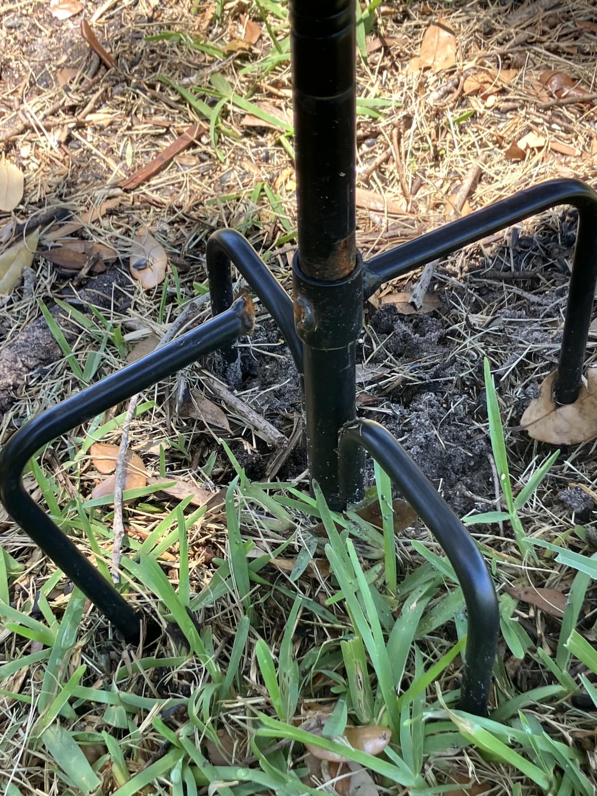 Gtongoko 108 Inch Double Hook Bird Feeder Pole with 19 Inch Squirrel Baffle | 3/4-Inch Outer Diameter Steel, 5-Prong Base, Adjustable Height, Easy Assembly, 12 lb Capacity customer photo 1