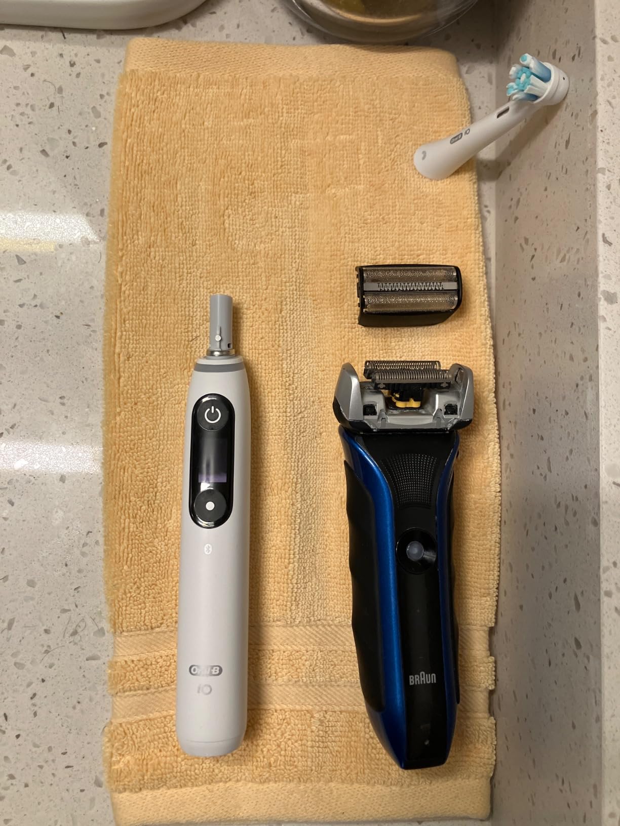 Oral-B iO Deep Clean + Protect Rechargeable Electric Toothbrush, Black, iO Series 7, 2 Replacement Brush Heads, Charging Travel Case (package may vary) customer photo 2