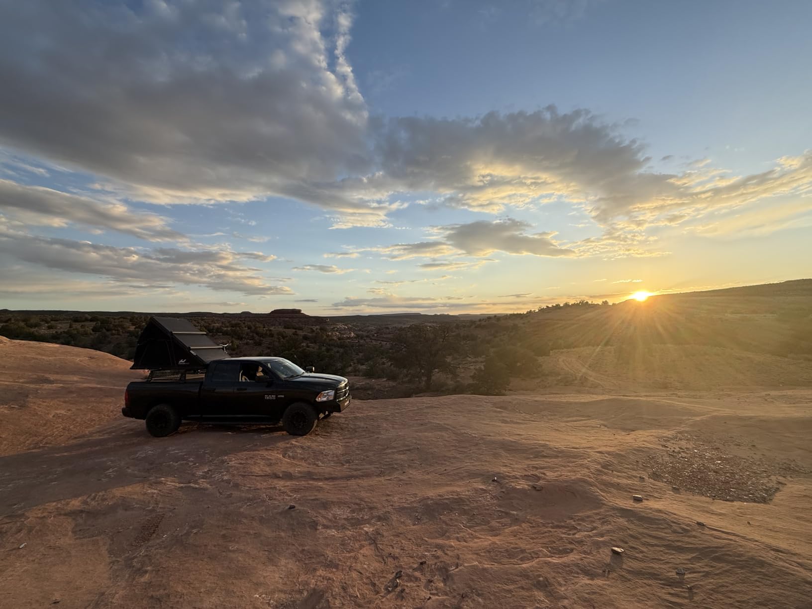 Naturnest Rooftop Tent Hard Shell, Easy Set Up Pop Up Tent for 2 Person customer photo 2