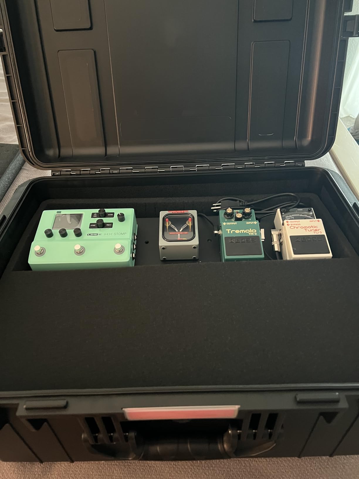 VEVOR Dry Box, Waterproof Hard Case with Pre-Cut Foam, 25 x 20 x 12.5inch customer photo 2