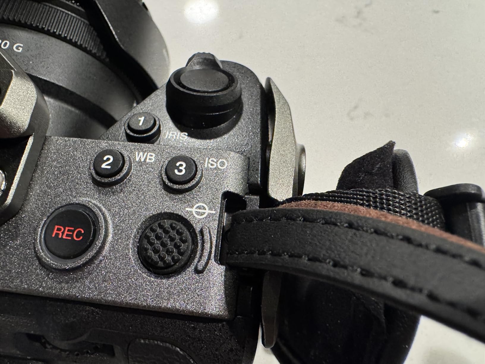 SMALLRIG Universal Leather Camera Neck Shoulder Strap for DSLR, Adjustable 100 to 110cm (39 to 43in), Max Load 10kg (22lb) customer photo 2