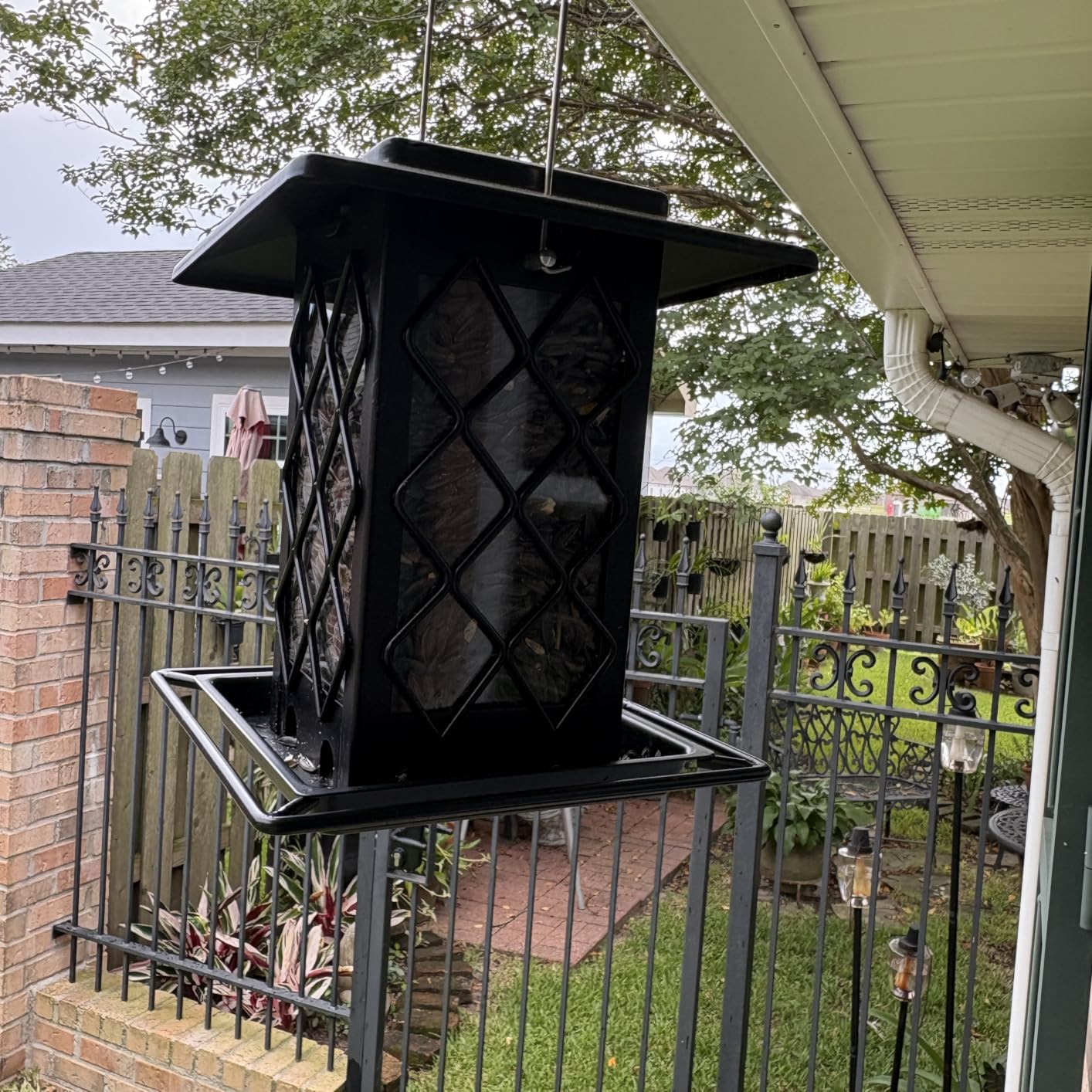 iBorn Bird Feeders for Outdoors, Metal Bird Feeder, Wild Bird Feeders for Cardinal, 2.3LBS Capacity, 17.7cm Large Roof, Lantern Style, Brush Copper customer photo 1
