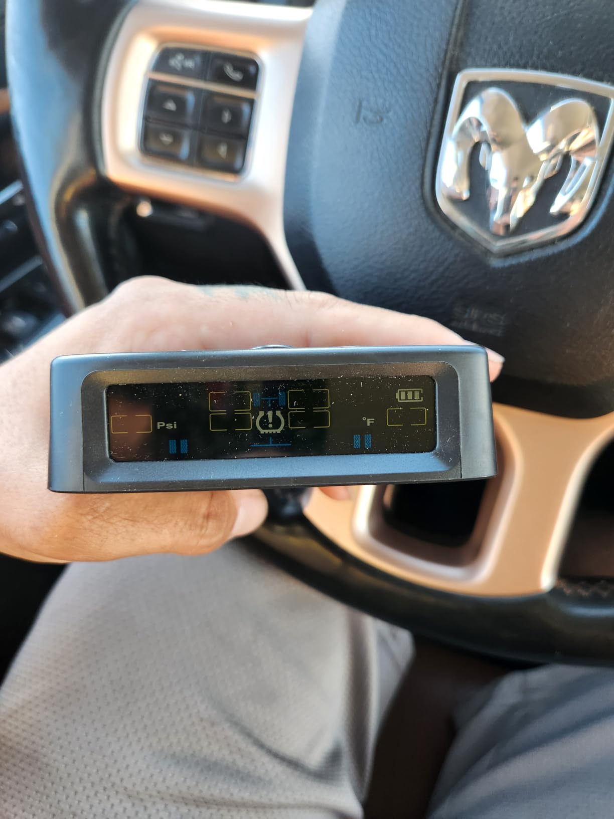 RV Tire Pressure Monitoring System -TPMS Tire Pressure Monitor with 6 Sensors,M12-3 TPMS Solar Charge & USB Color LCD Display, 0-9.9BAR/144PSI Range, 6 Alarm Modes for RV/Trailer/Truck IP67 customer photo 1
