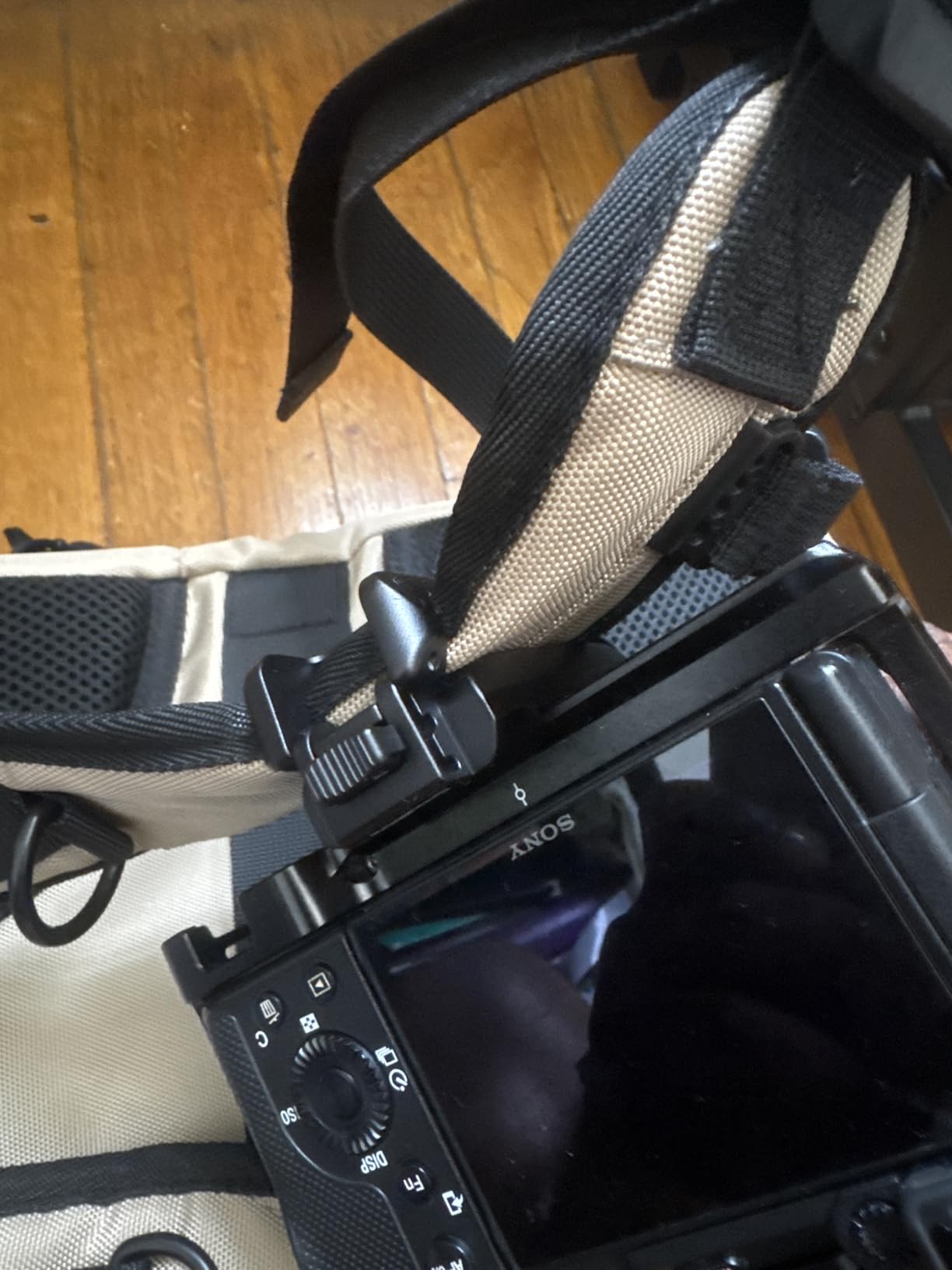 SMALLRIG Camera Clip with Plate, Quick Release System, Max Load 40kg/88lb | for Sony, for Nikon, for Fujifilm, for DSLR Action Camera, Backpack Strap Clip Kit for Arca-Swiss - 5053 customer photo 1