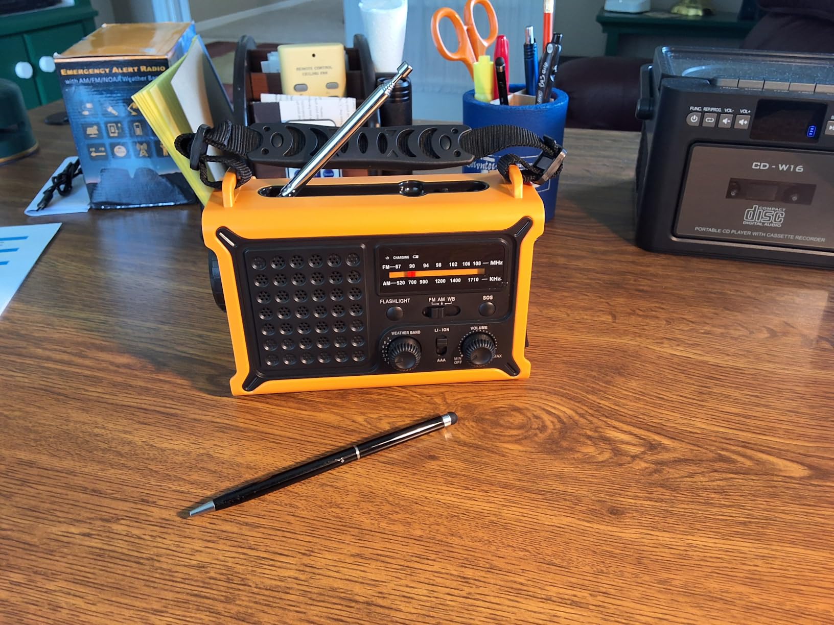 Solar Radio Emergency Hand Crank 12000mAh with Clear Signal customer photo 1
