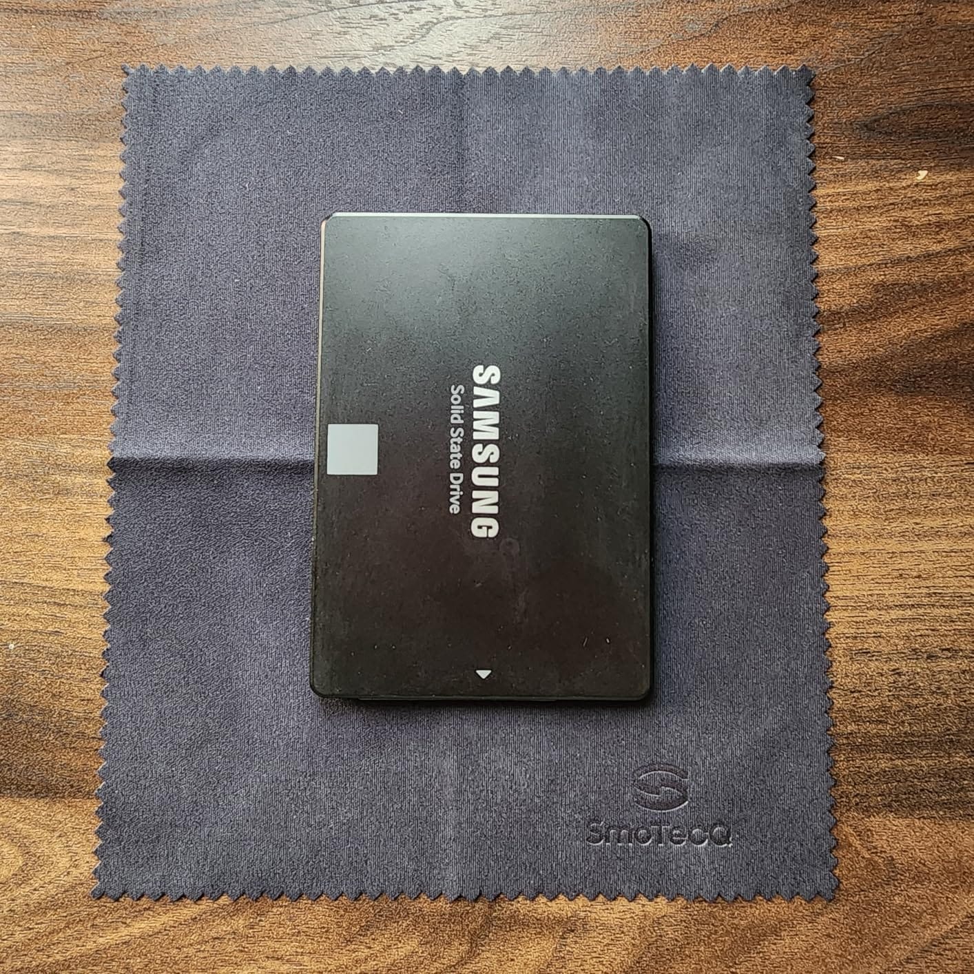 SmoTecQ 32 Pack Microfiber Cleaning Cloths for Glasses (Individually Wrapped) - Premium Optical Lens Cleaner for Screens, iPhone, iPad, Camera & Eyeglasses - Washable & Lint Free (Black & Grey) customer photo 2