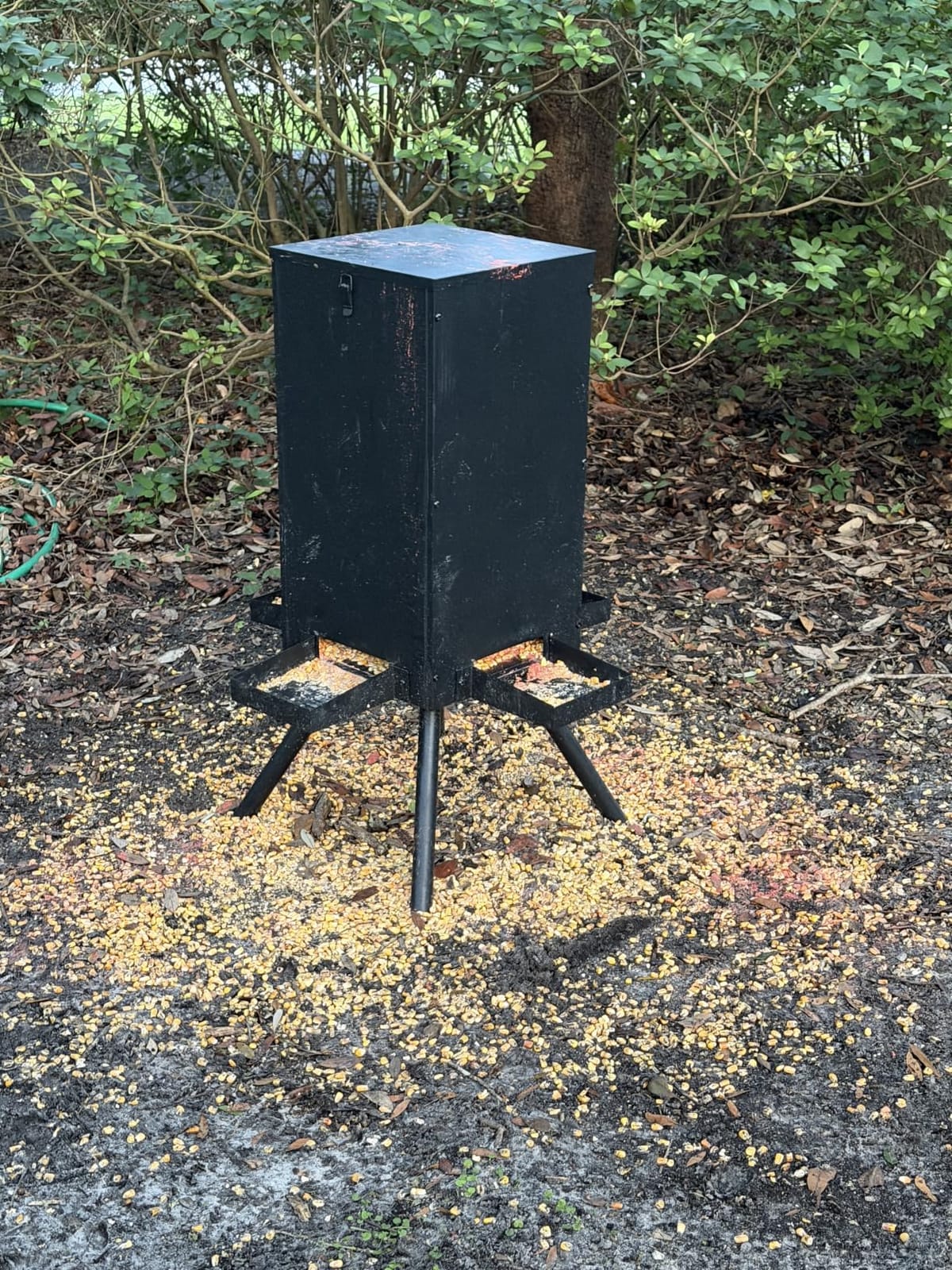 PROLEE 85lbs Deer Feeder, Weatherproof Deer Feeders with 4 Feeding Tray and 4-Leg Stand, Heavy Duty Metal Gravity Feeder for Deers and Wildlife (Black) customer photo 1