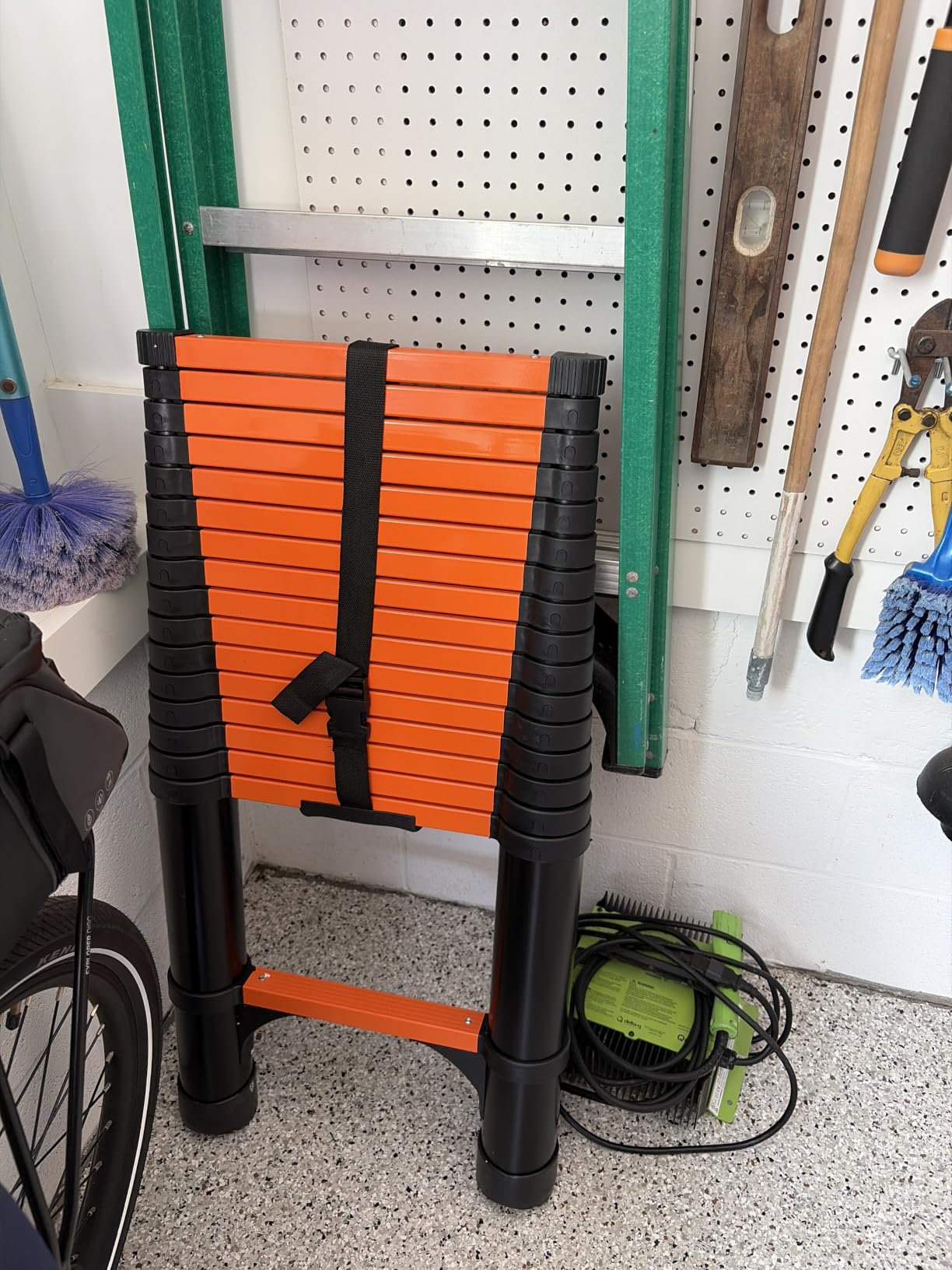SINMEIRUN Telescoping Ladder, 16.5 FT Pro, 330 lbs Capacity; Orange customer photo 1