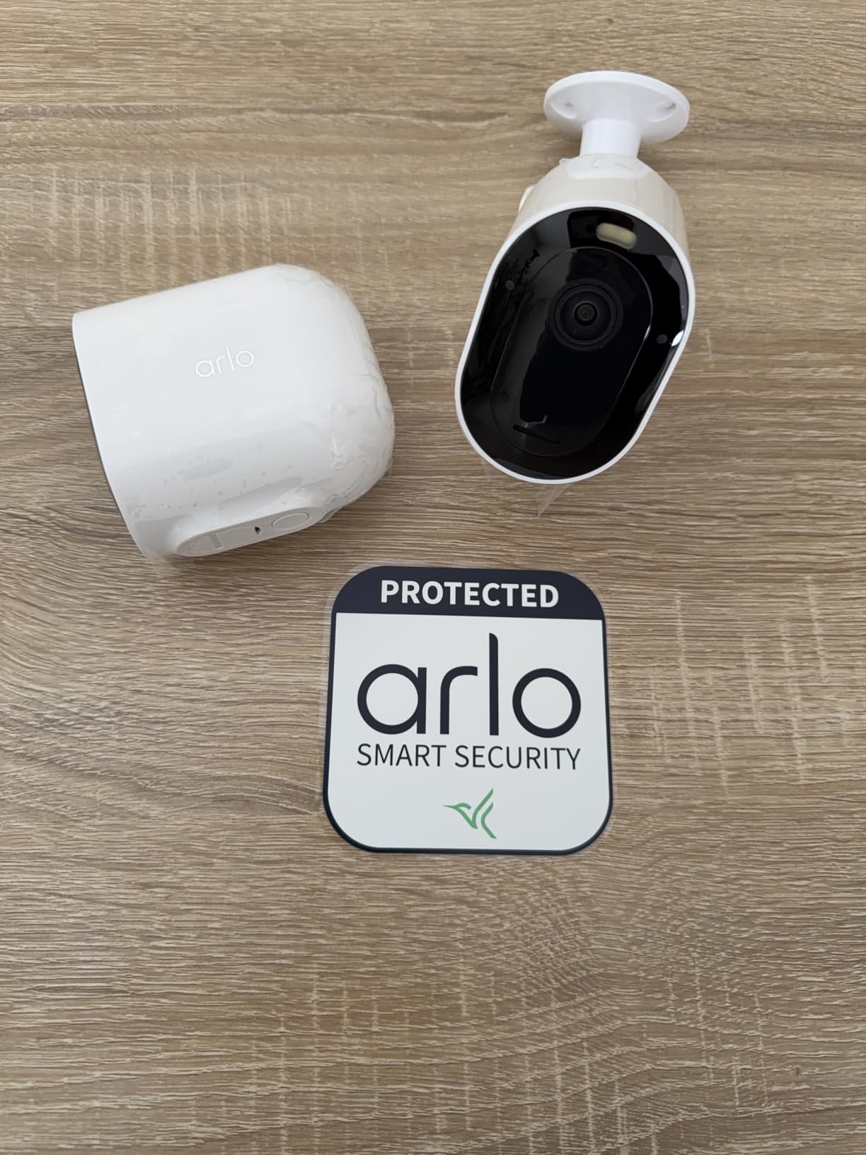 Arlo Pro Wireless Security Camera 2K HDR (6th Gen) - 4-Cam | 2K HDR video; Wireless outdoor; Rechargeable removeable battery; AI detection; Emergency Response; 1-mo Secure plan incl. customer photo 2
