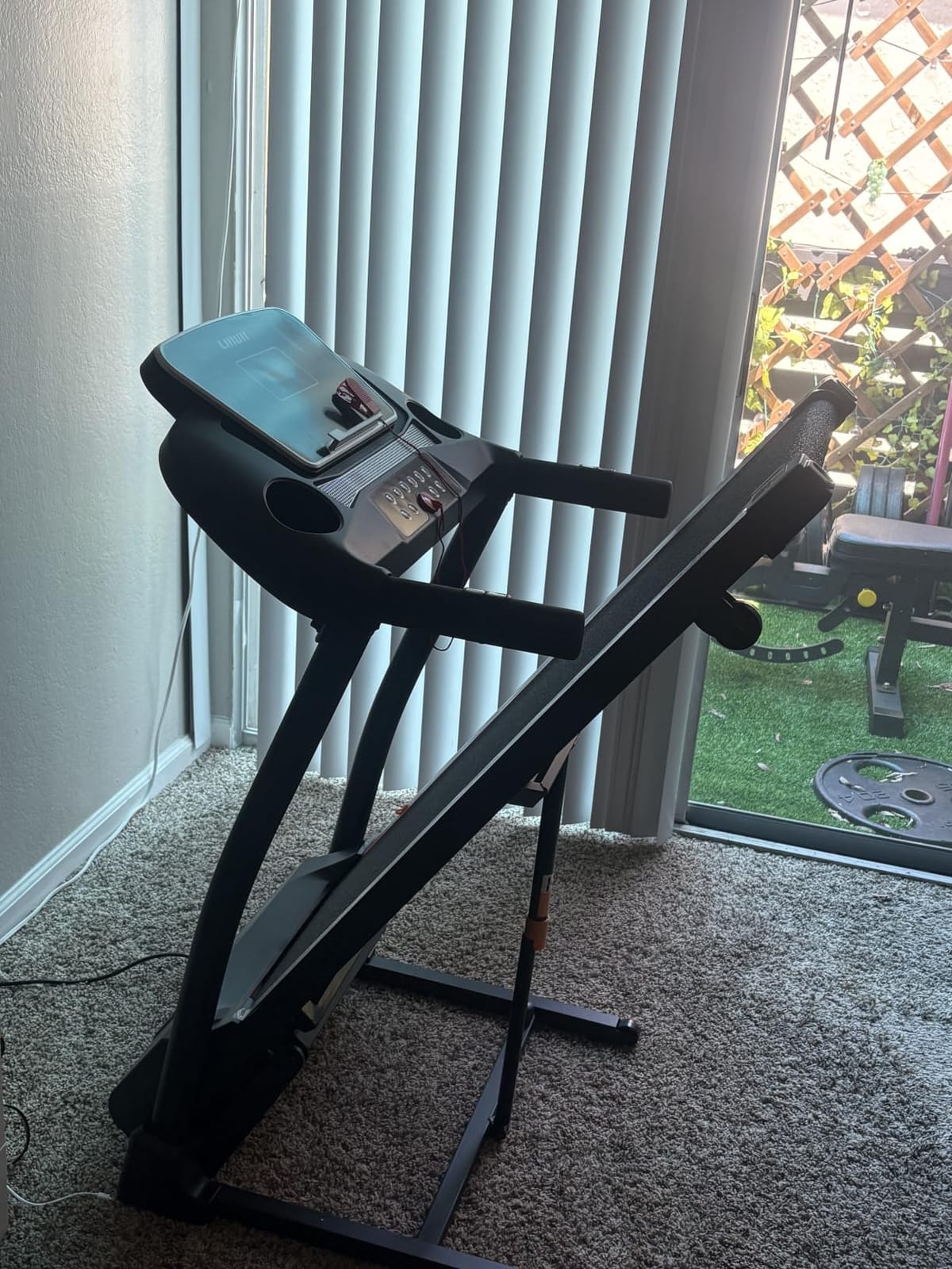 LIJIUJIA Treadmill for Home, 15% Auto Incline, Workout Running Machine customer photo 2