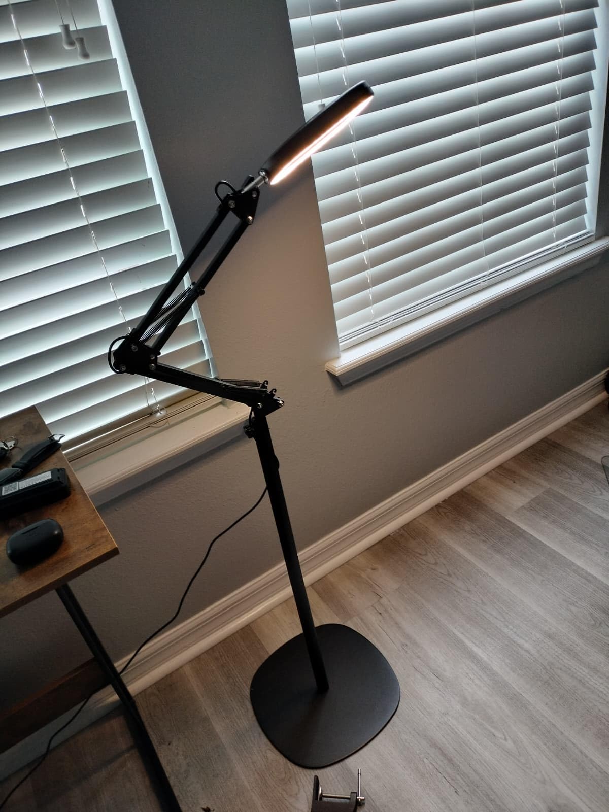 IVMAIE 12X Magnifying Glass with Light and Stand, Real Glass Lens, 5 Color Modes LED Dimmable Lighted, 3-in-1 Floor Lamp with Clamp, Hands Free Magnifier for Reading, Craft Painting Close Work, Black customer photo 2