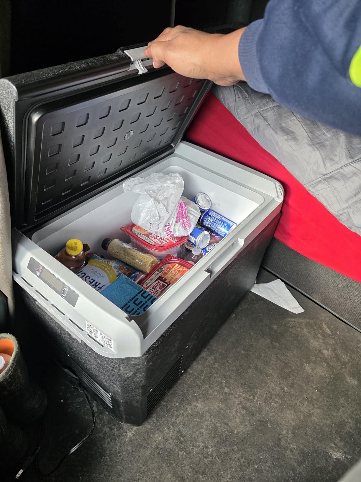 VEVOR Car Refrigerator, DC 12/24V AC100-240V Compressor Electric Cooler, -4°F to 68°F Car Fridge with APP Control, 16 QT Cars Freezer for RVs, Campsites, Boats, Camping, Fishing, 60W Portable Freezer customer photo 2