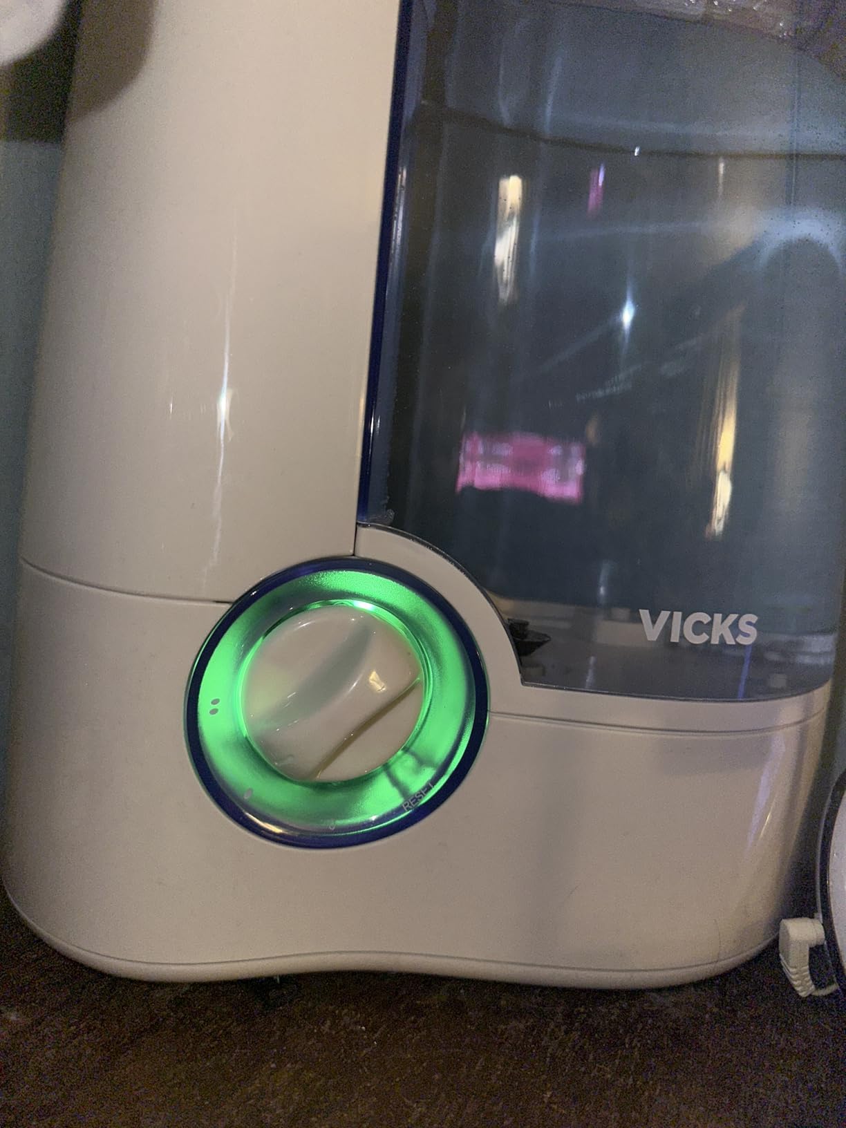 Vicks Warm Mist Humidifier for Medium to Large Rooms, 1 Gal Tank customer photo 2