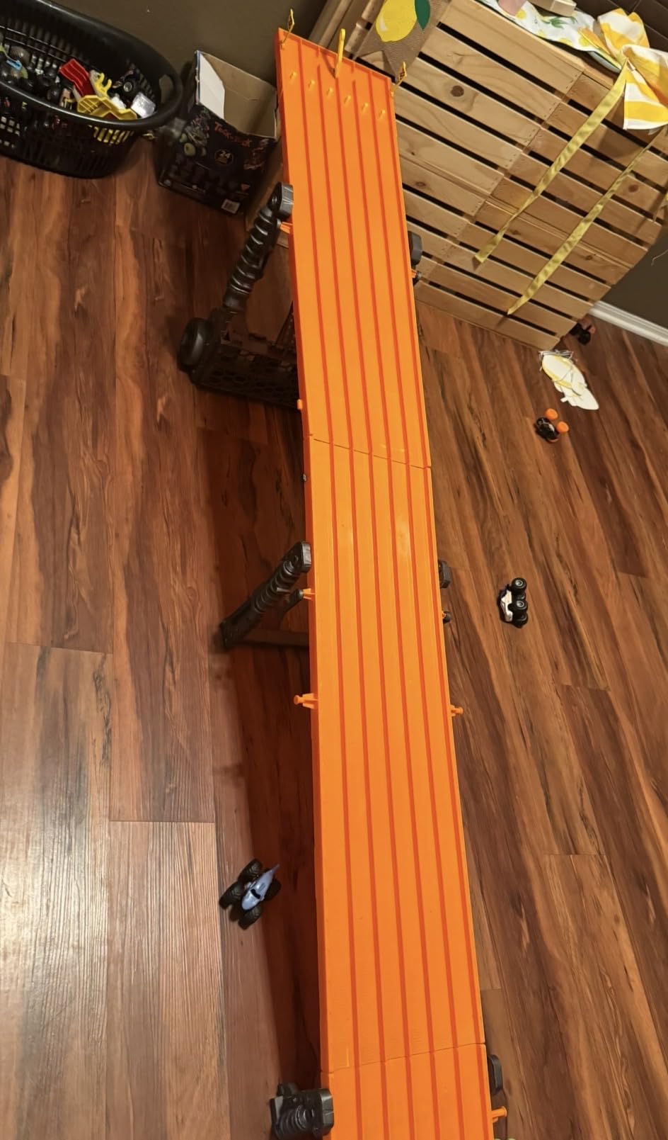 Hot Wheels Super 6-Lane Raceway & 6 1:64 Scale Toy Cars customer photo 2