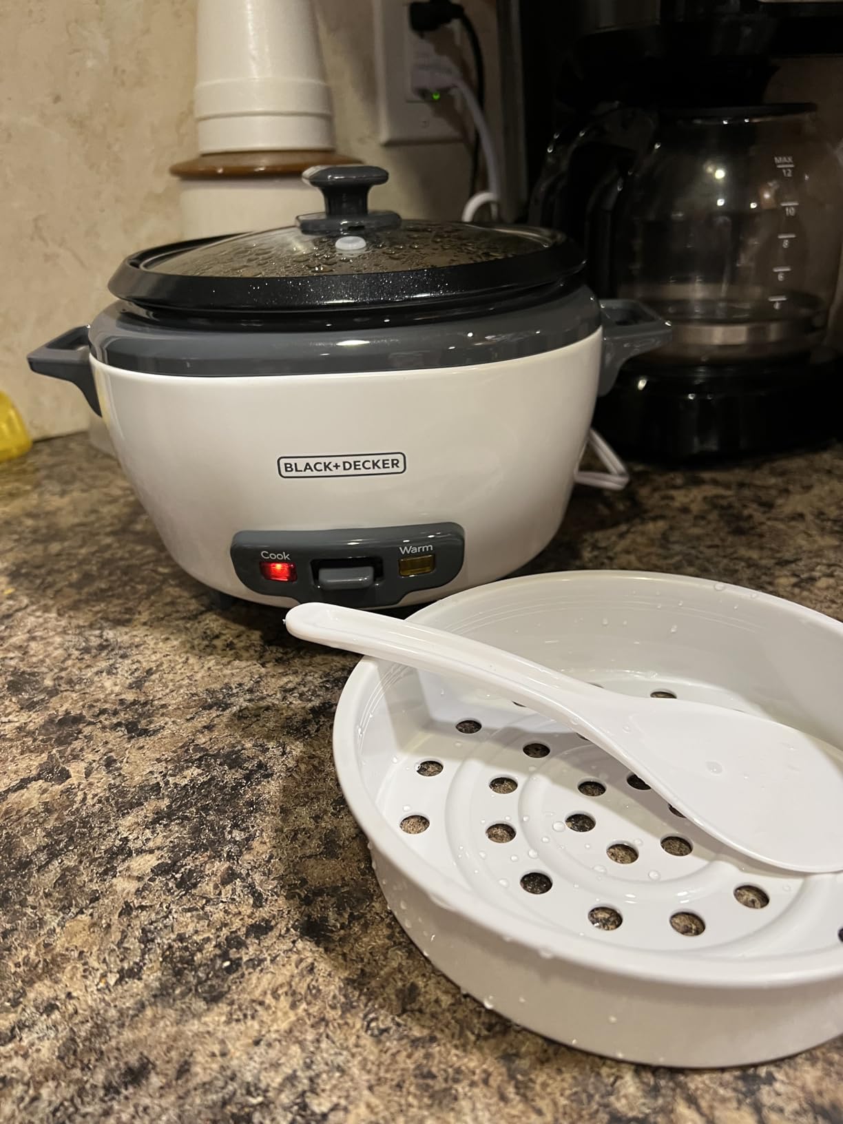 BLACK+DECKER 6-Cup Rice Cooker with Steaming Basket customer photo 1