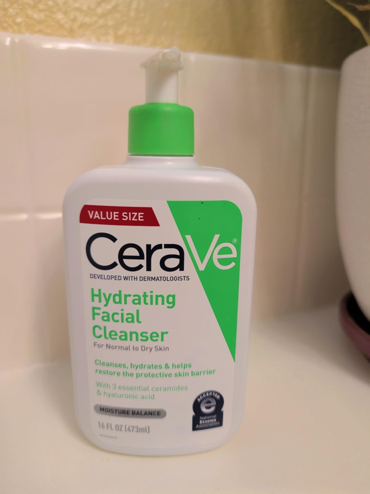 CeraVe Hydrating Cleanser with Hyaluronic Acid, Face Wash for Dry Skin,16oz customer photo 1