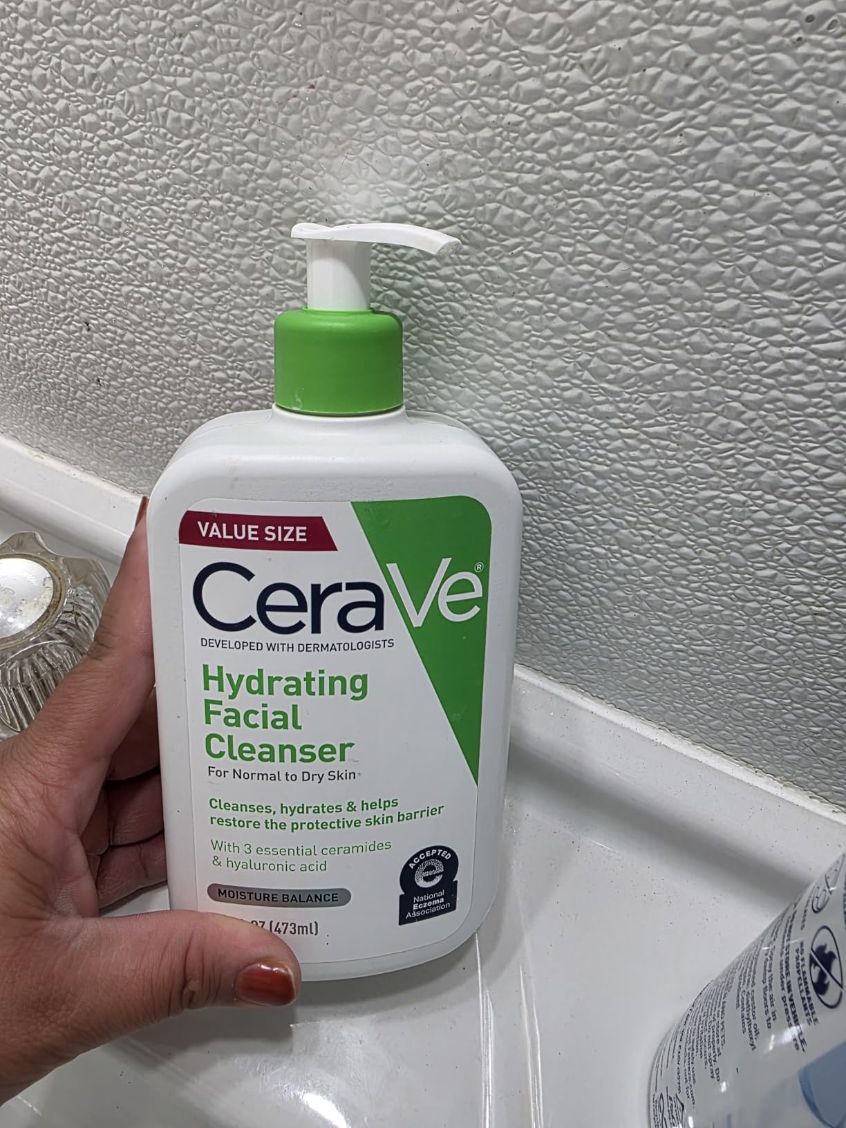 CeraVe Hydrating Cleanser with Hyaluronic Acid, Face Wash for Dry Skin,16oz customer photo 2