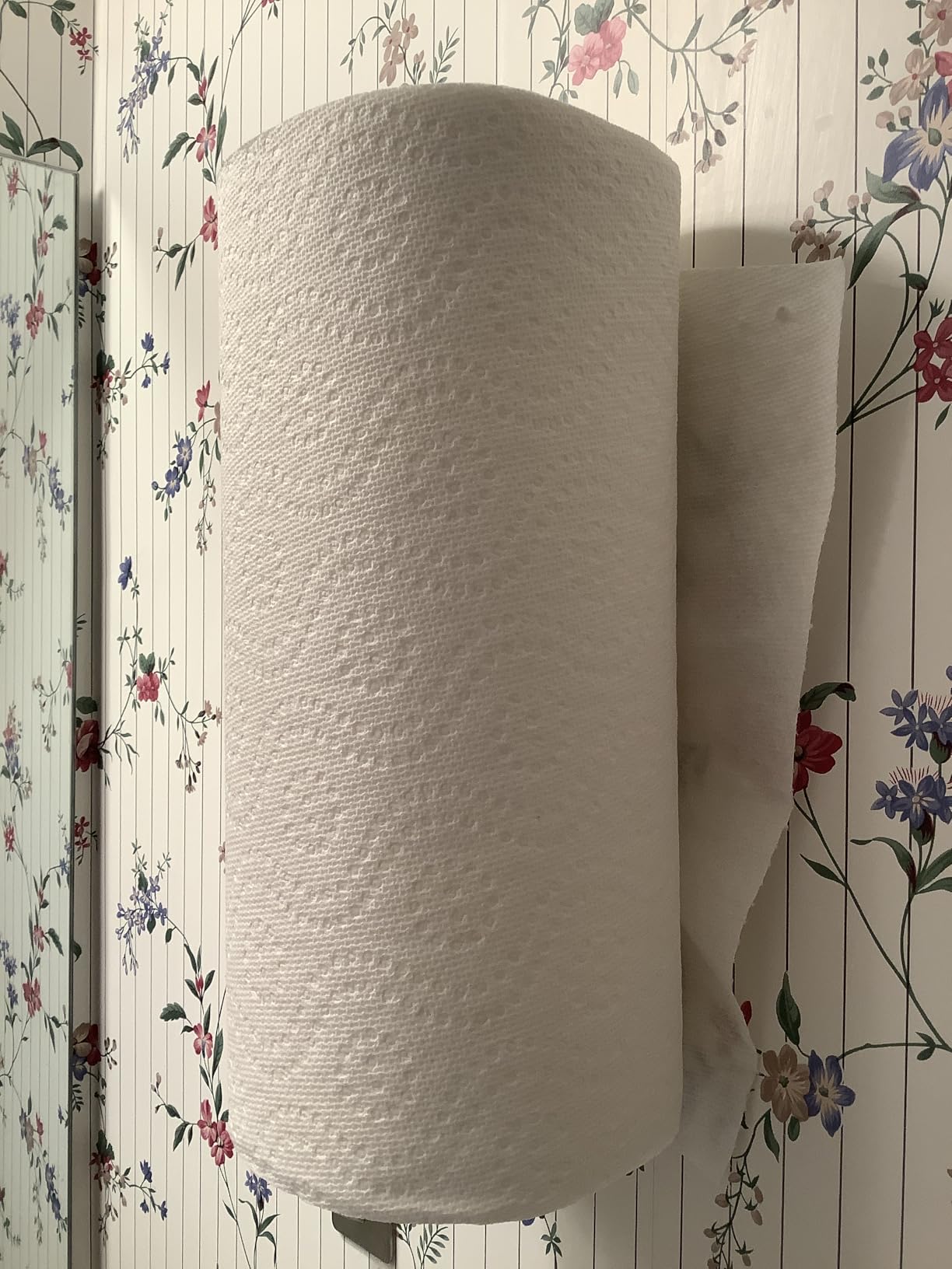Amazon Brand - Presto! Ultra-Strong Premium Paper Towels, 158 Sheet Huge Roll - Flex-a-Size, 12 Rolls (2 Packs of 6), Equivalent to 38 Regular Rolls, White customer photo 2