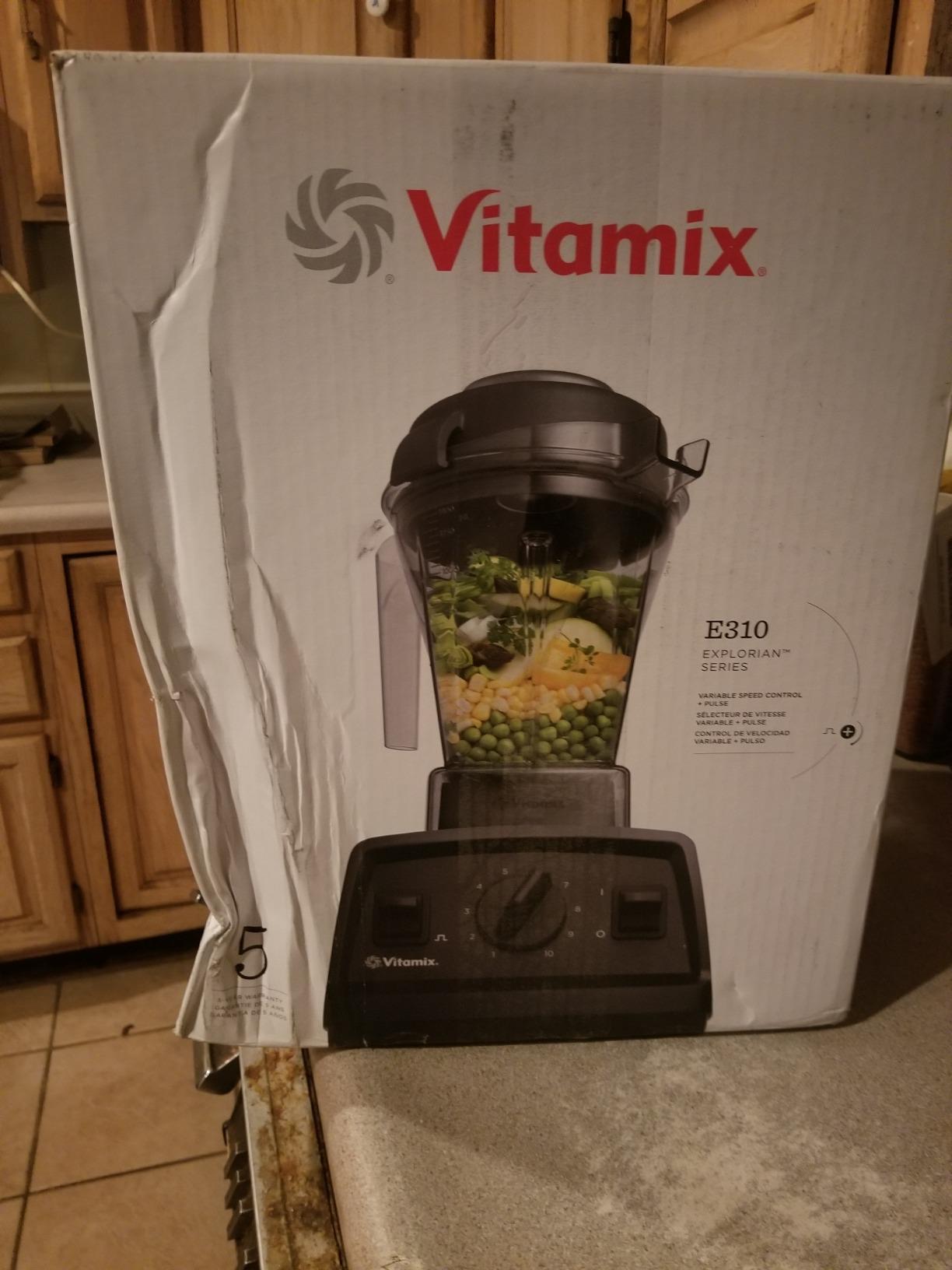 Vitamix E310 Explorian Blender, Professional-Grade, Self-Cleaning 48 oz. Container, Black customer photo 2