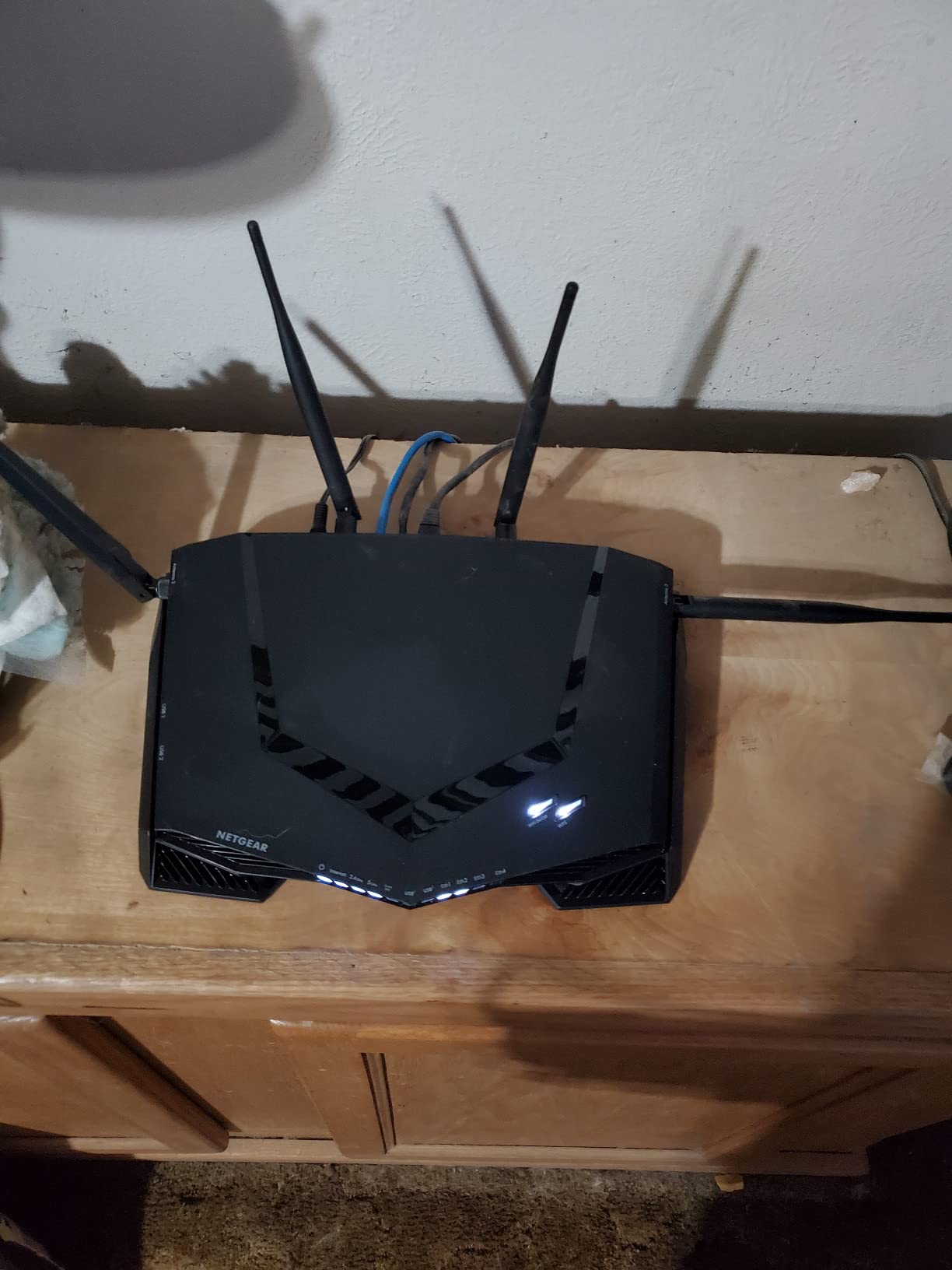 NETGEAR Nighthawk Pro Gaming XR500 WiFi Router with 4 Ethernet Ports and Wireless speeds up to 2.6 Gbps, AC2600, Optimized for Low ping (Renewed) customer photo 2