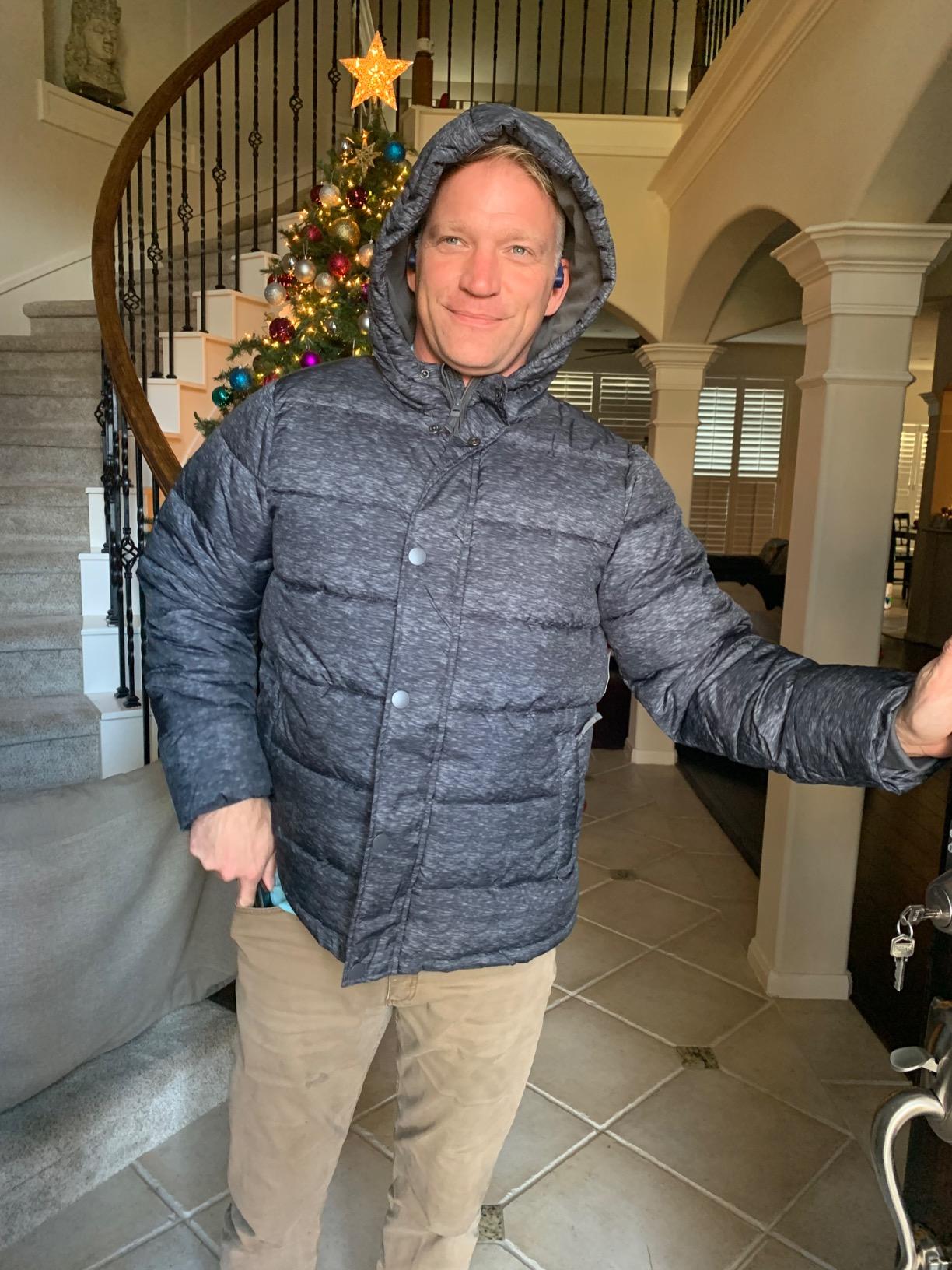 Amazon Essentials Men's Heavyweight Hooded Puffer Coat customer photo 1