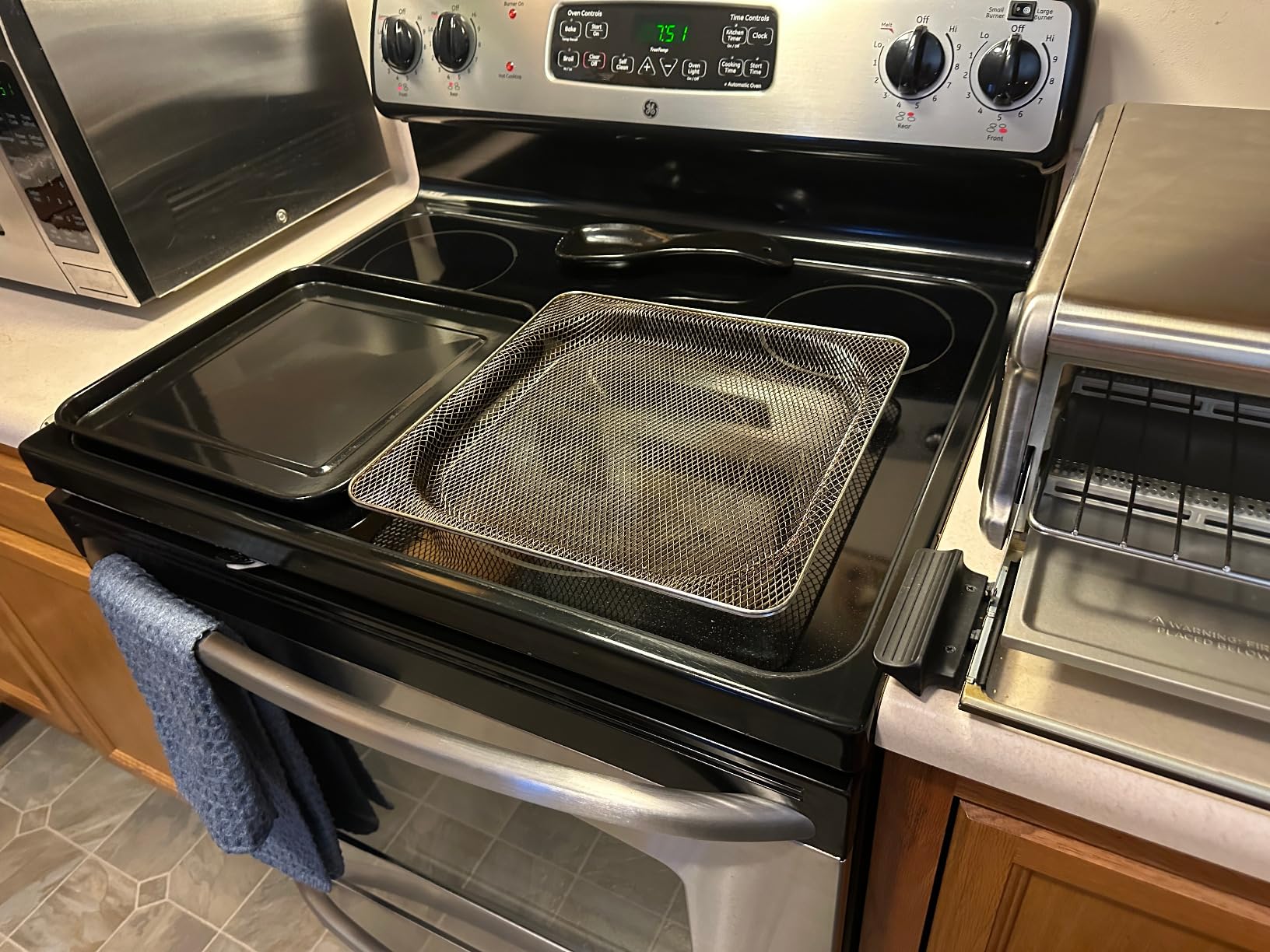 Ninja Digital Air Fry Countertop Oven, 8-in-1, XL, Silver, SP101 customer photo 1