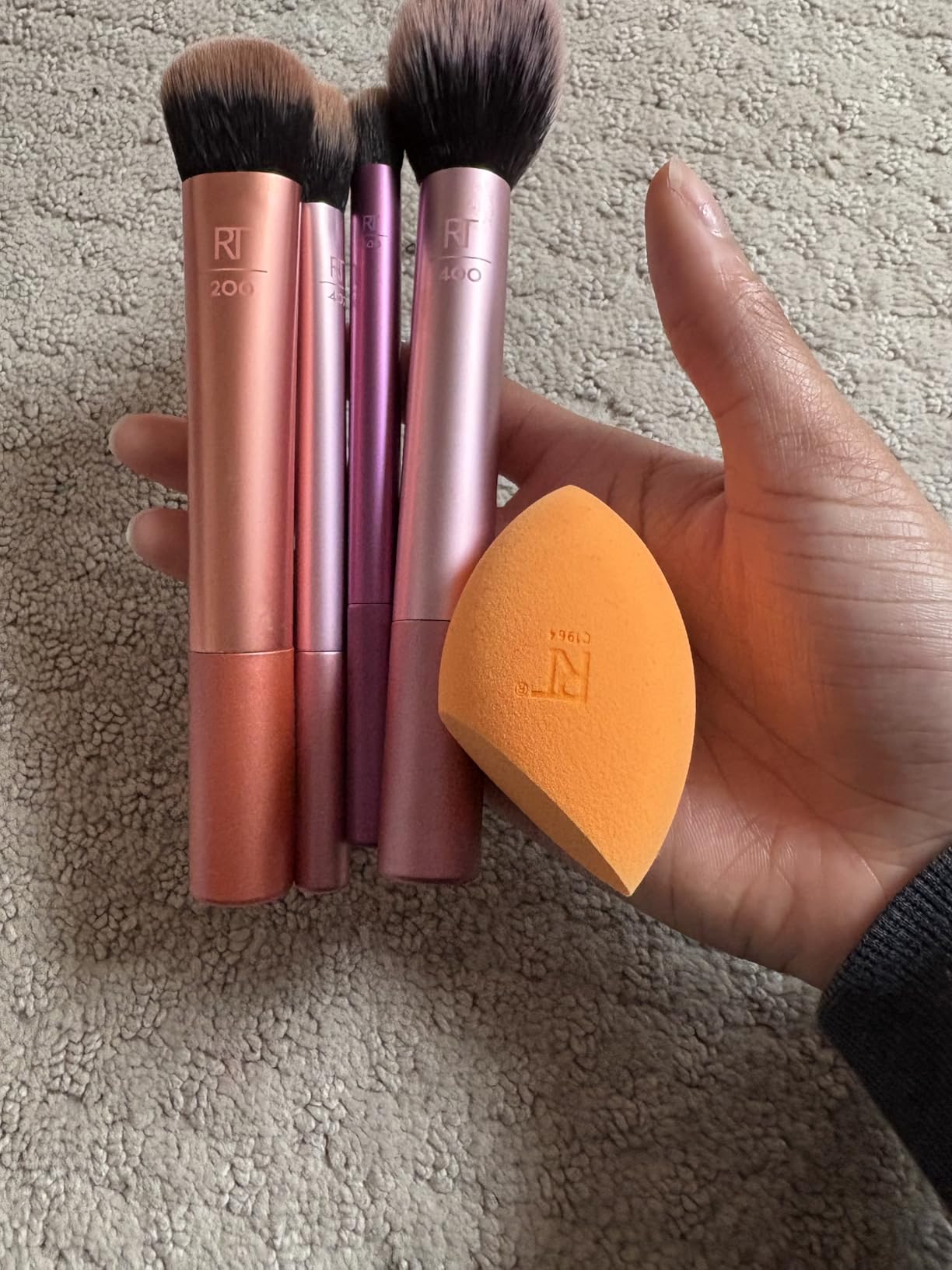 Real Techniques 6 Piece Everyday Essentials Makeup Brush Set, Includes 4 Brushes & 2 Makeup Sponges for Foundation, Blush, Bronzer, Contour, Eyeshadow & Powder, Travel Gift Set, Cruelty-Free & Vegan customer photo 2