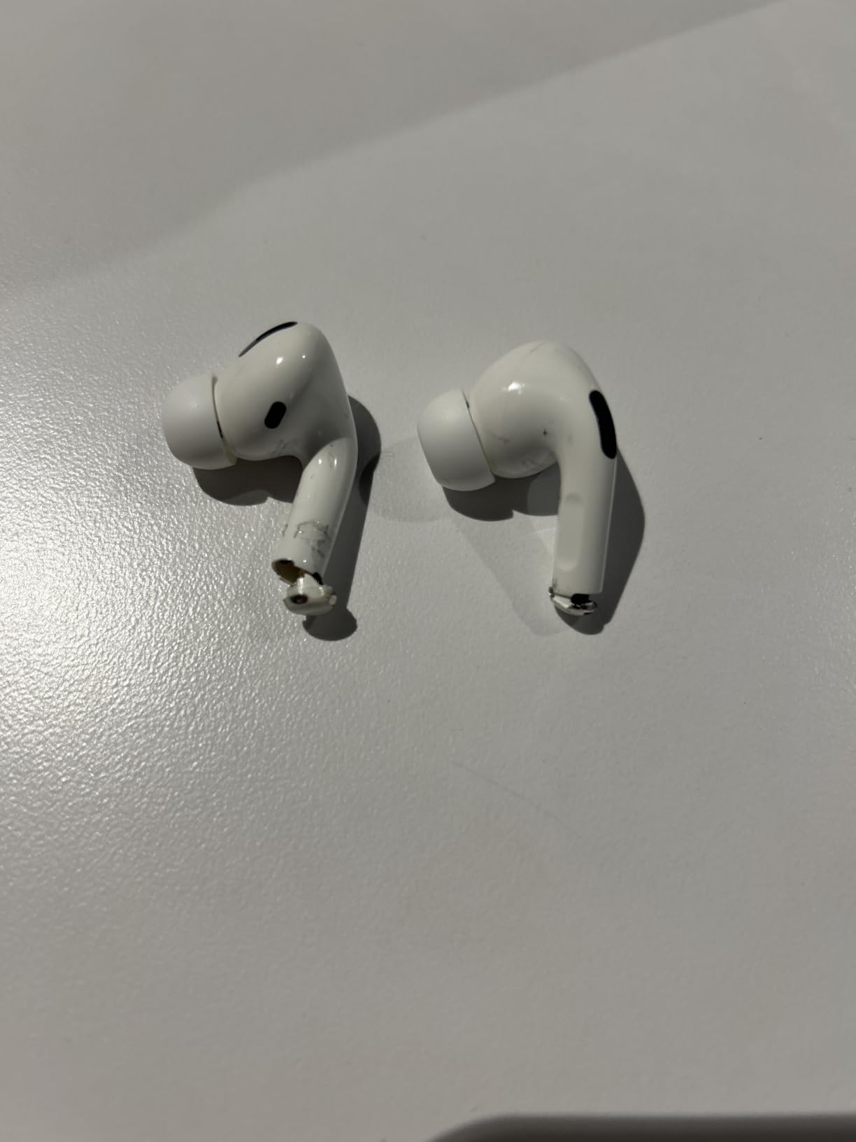 Apple AirPods Pro - 1st Gen (Renewed) customer photo 1