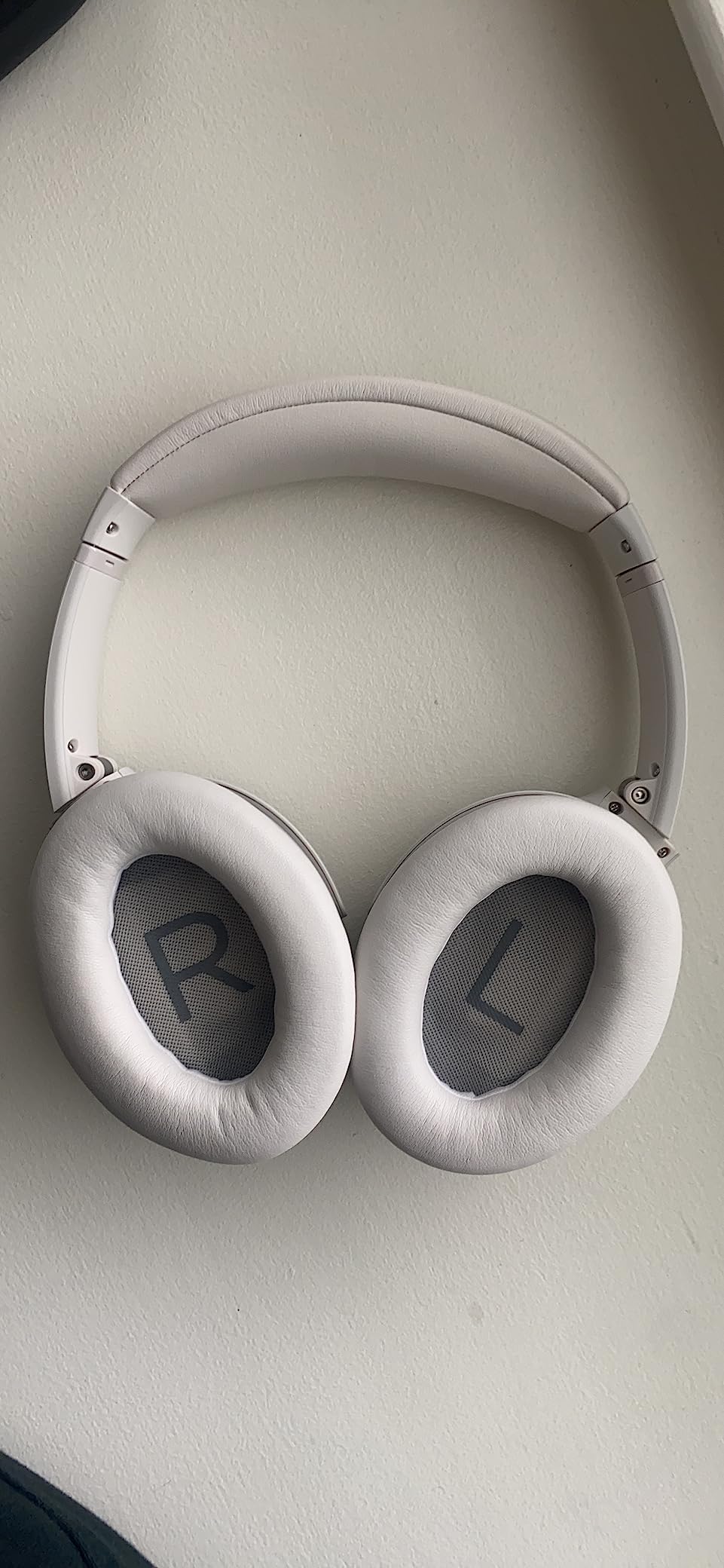 Bose QuietComfort 45 Wireless Bluetooth Noise Cancelling Headphones, Over-Ear Headphones with Microphone, Personalized Noise Cancellation and Sound, White Smoke customer photo 2