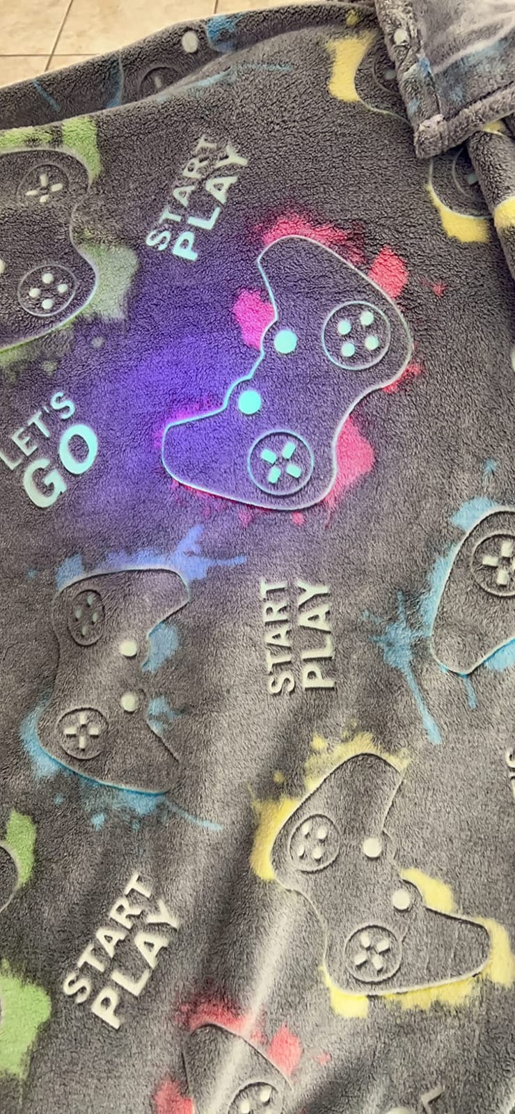 Jekeno Glow in The Dark Gaming Blanket Gamer Game Controller Throw Gift Toys for Kids Boys Teen Son Adults Gamepad Presents Easter Birthday Christmas Bedroom Decor Luminous Blanket Grey 50