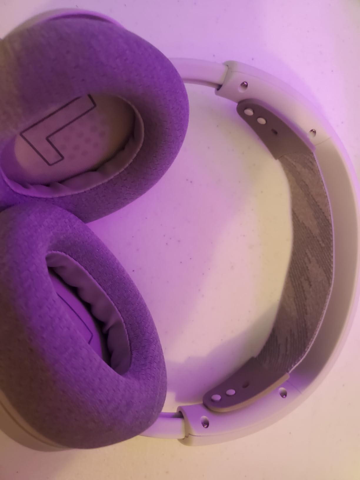 SteelSeries Arctis Nova 1P Multi-System Gaming Headset — Hi-Fi Drivers — 360° Spatial Audio — Comfort Design — Durable — Lightweight — Noise-Cancelling Mic — PS5/PS4, PC, Xbox, Switch - White customer photo 1