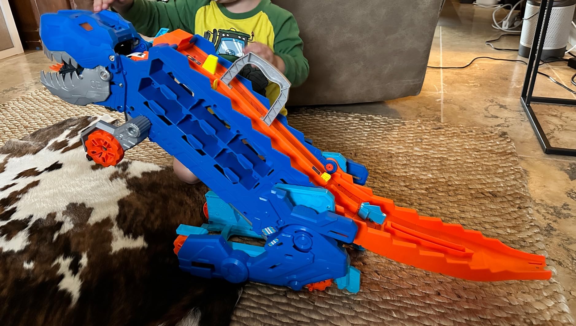 Hot Wheels City Toy Car Track Set, Ultimate T-Rex Transporter, Hauler Transforms into Stomping Dino with Race Track, from Netflix Series “Let’s Race” customer photo 1